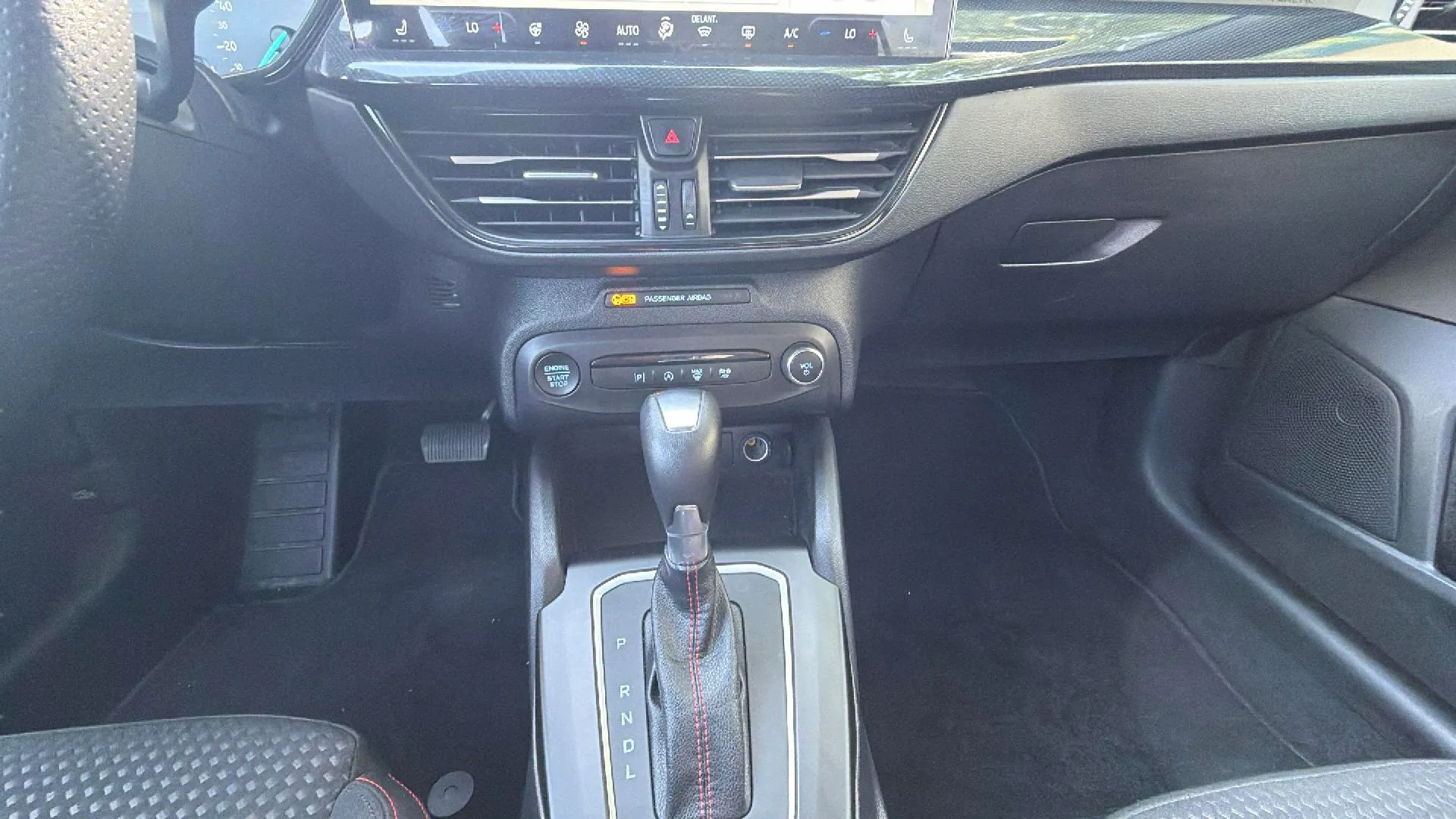 Ford Focus 1.0 EcoBoost MHEV ST-Line - foto 13