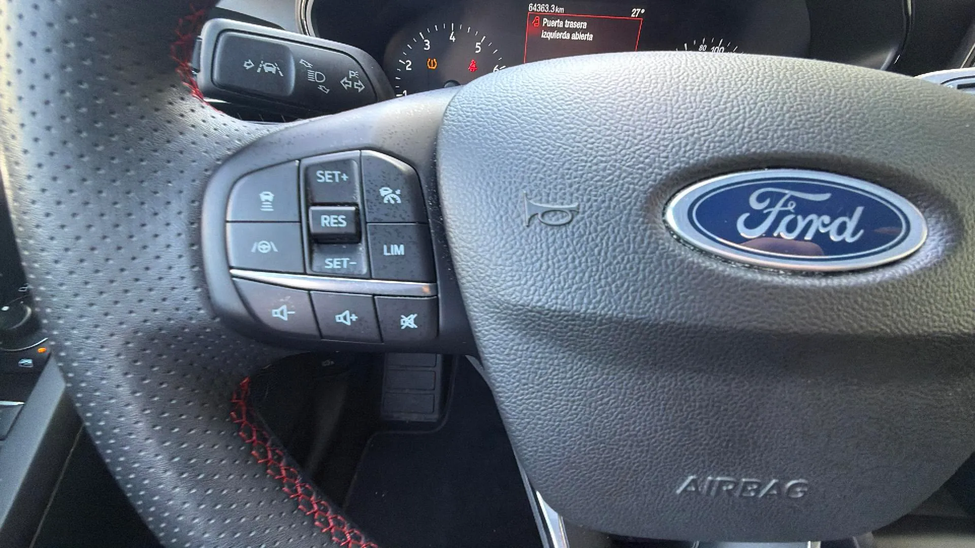 Ford Focus 1.0 EcoBoost MHEV ST-Line - foto 14