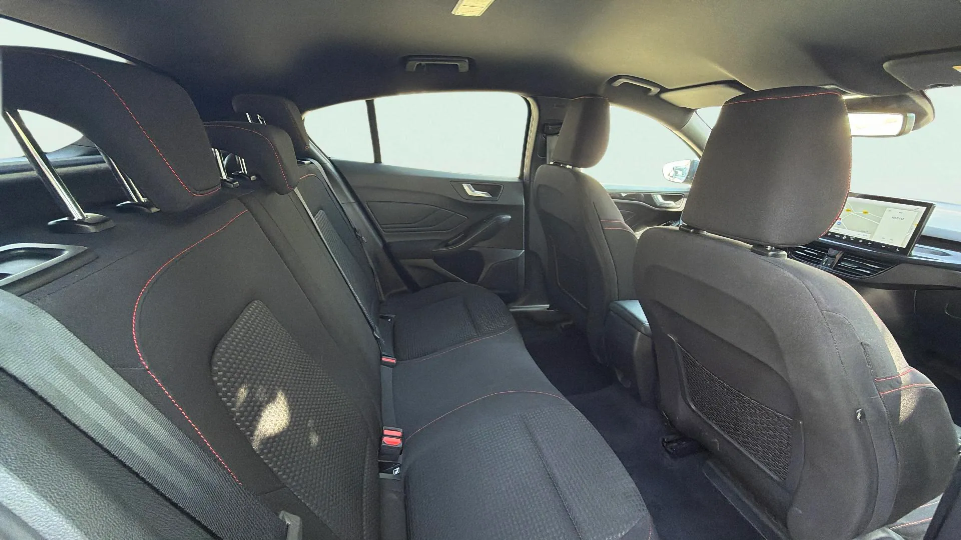 Ford Focus 1.0 EcoBoost MHEV ST-Line - foto 18