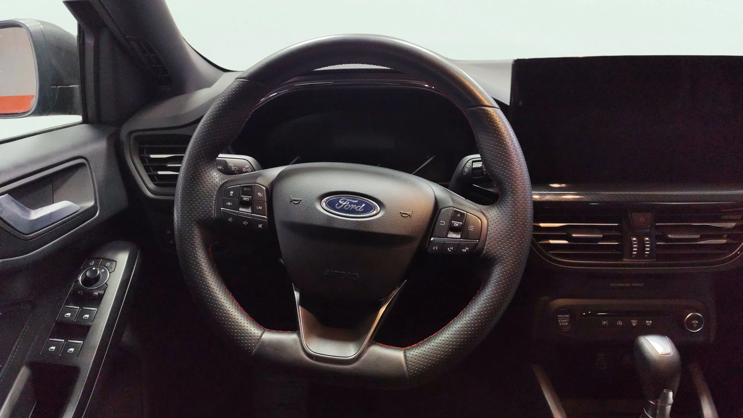 Ford Focus 1.0 EcoBoost MHEV ST-Line - foto 13