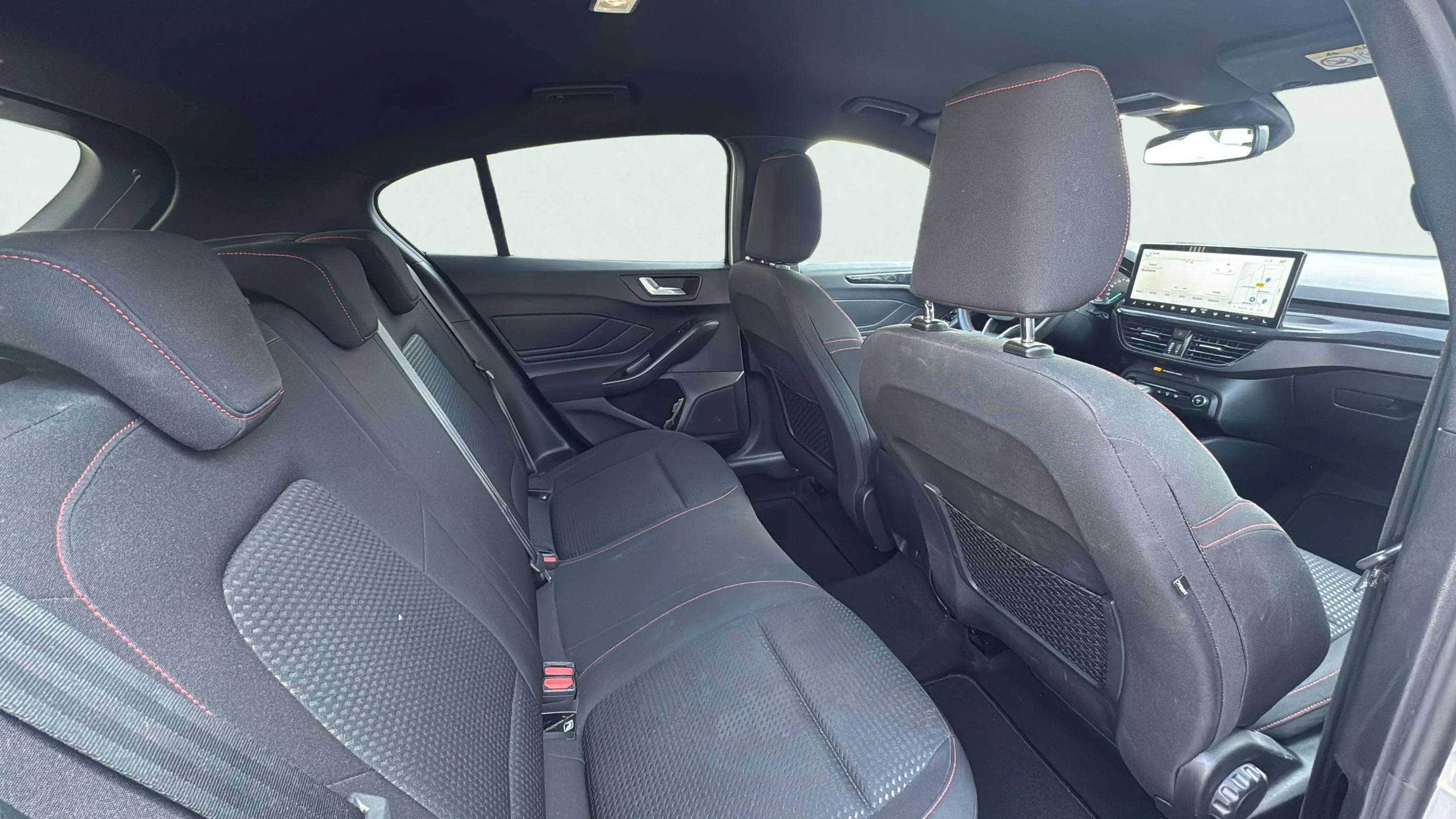 Ford Focus 1.0 EcoBoost MHEV ST-Line - foto 22