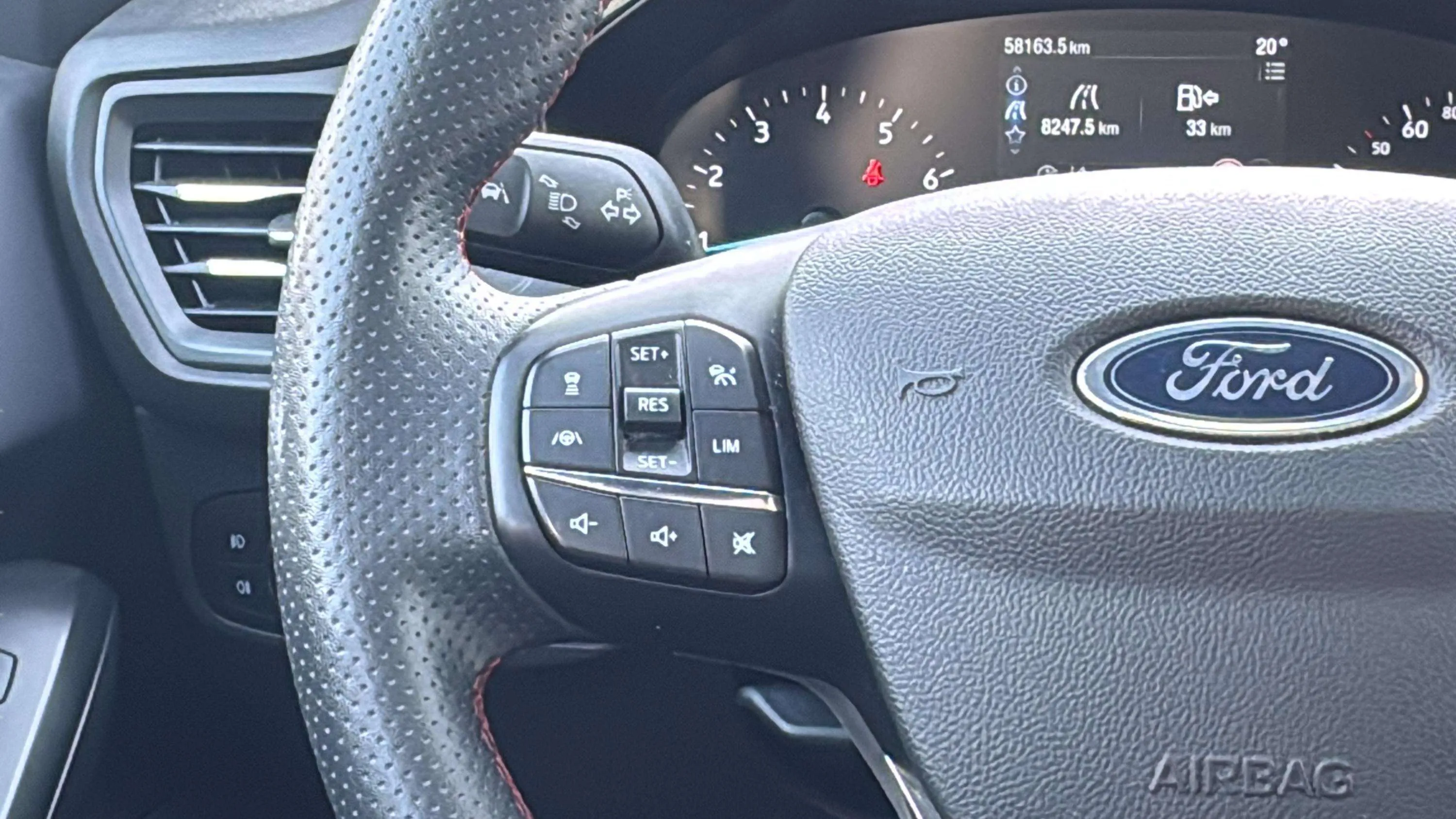 Ford Focus 1.0 EcoBoost MHEV ST-Line - foto 16