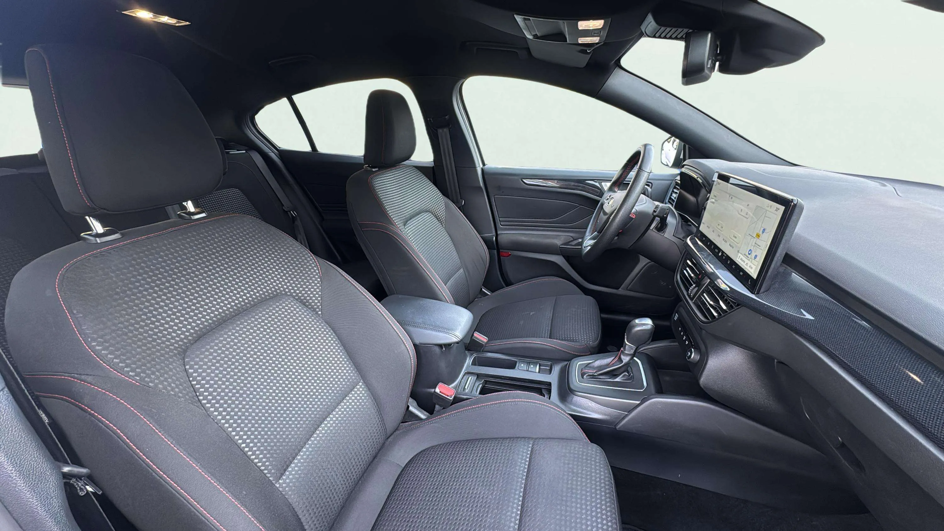 Ford Focus 1.0 EcoBoost MHEV ST-Line - foto 21