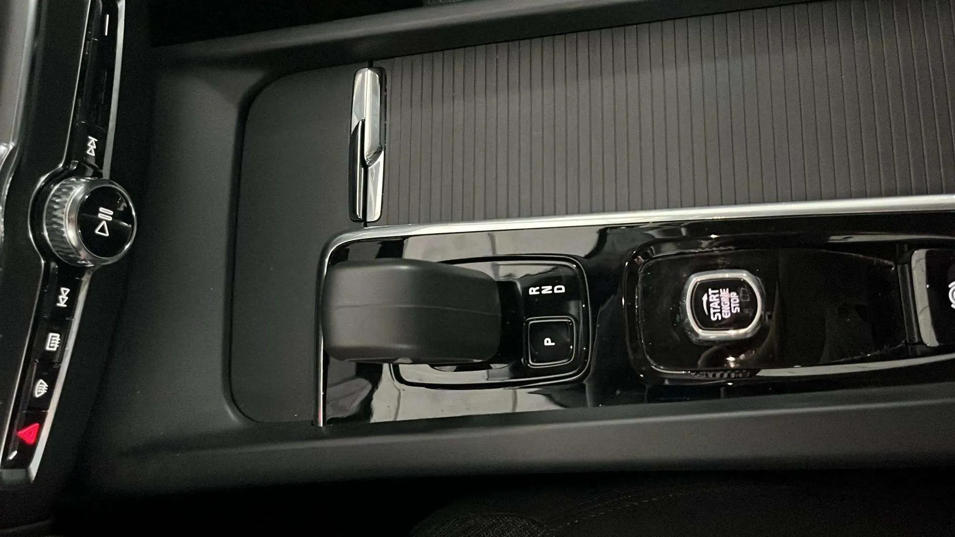Volvo XC60 2.0 T6 AWD Recharge Core - foto 18