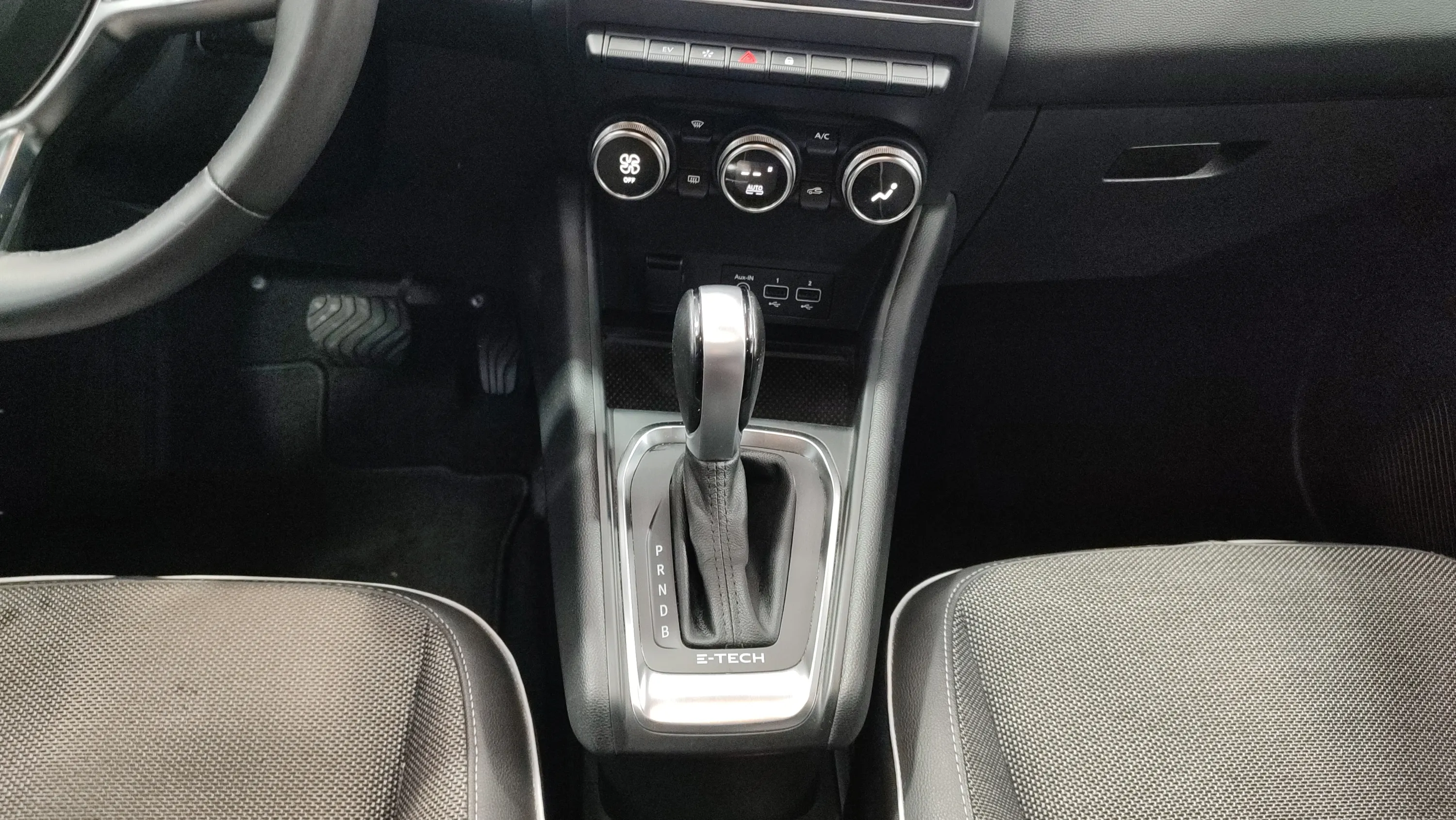 Renault Captur Intens E-Tech Híbrido - foto 17