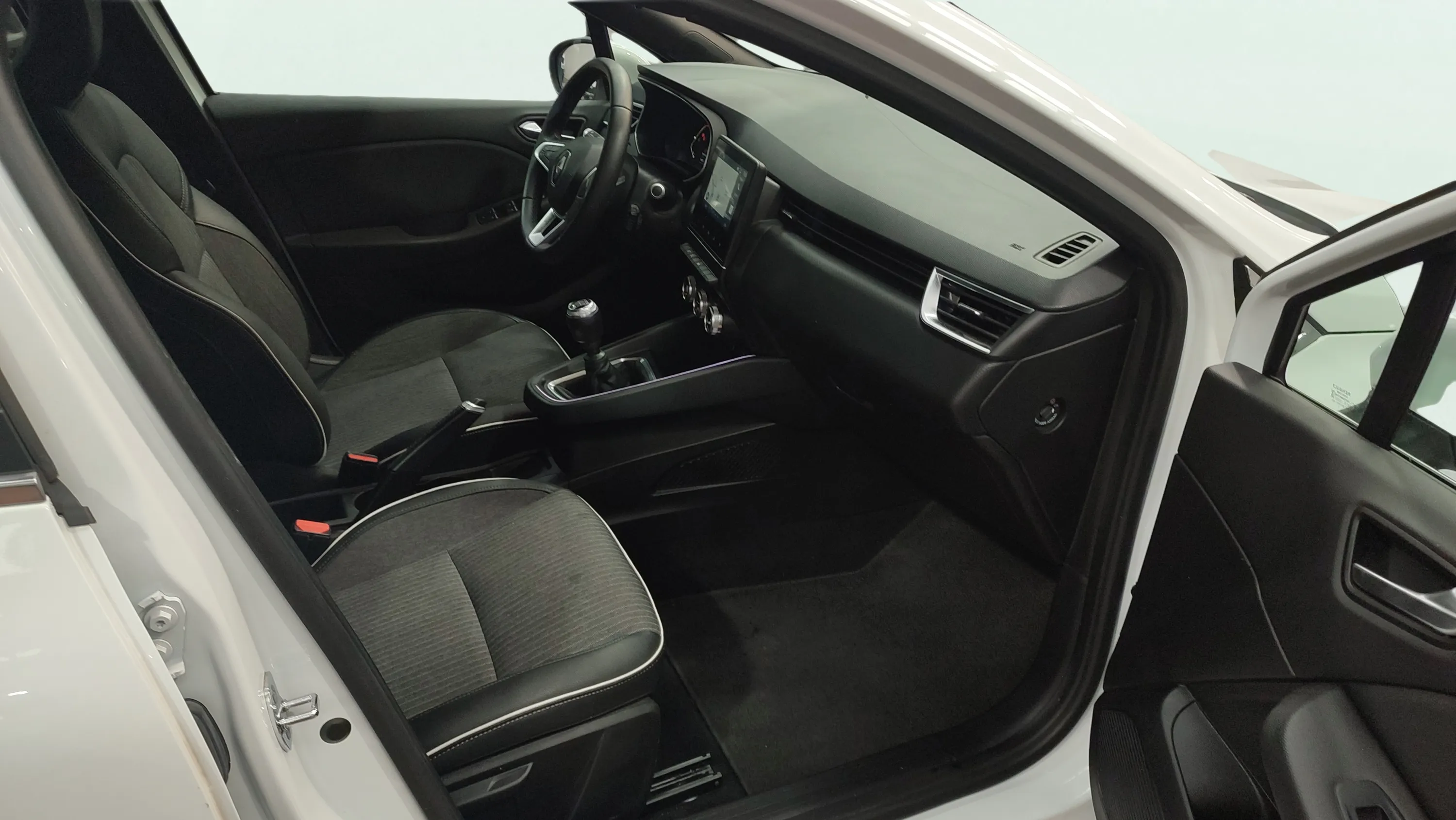 Renault Clio Zen TCe - foto 18