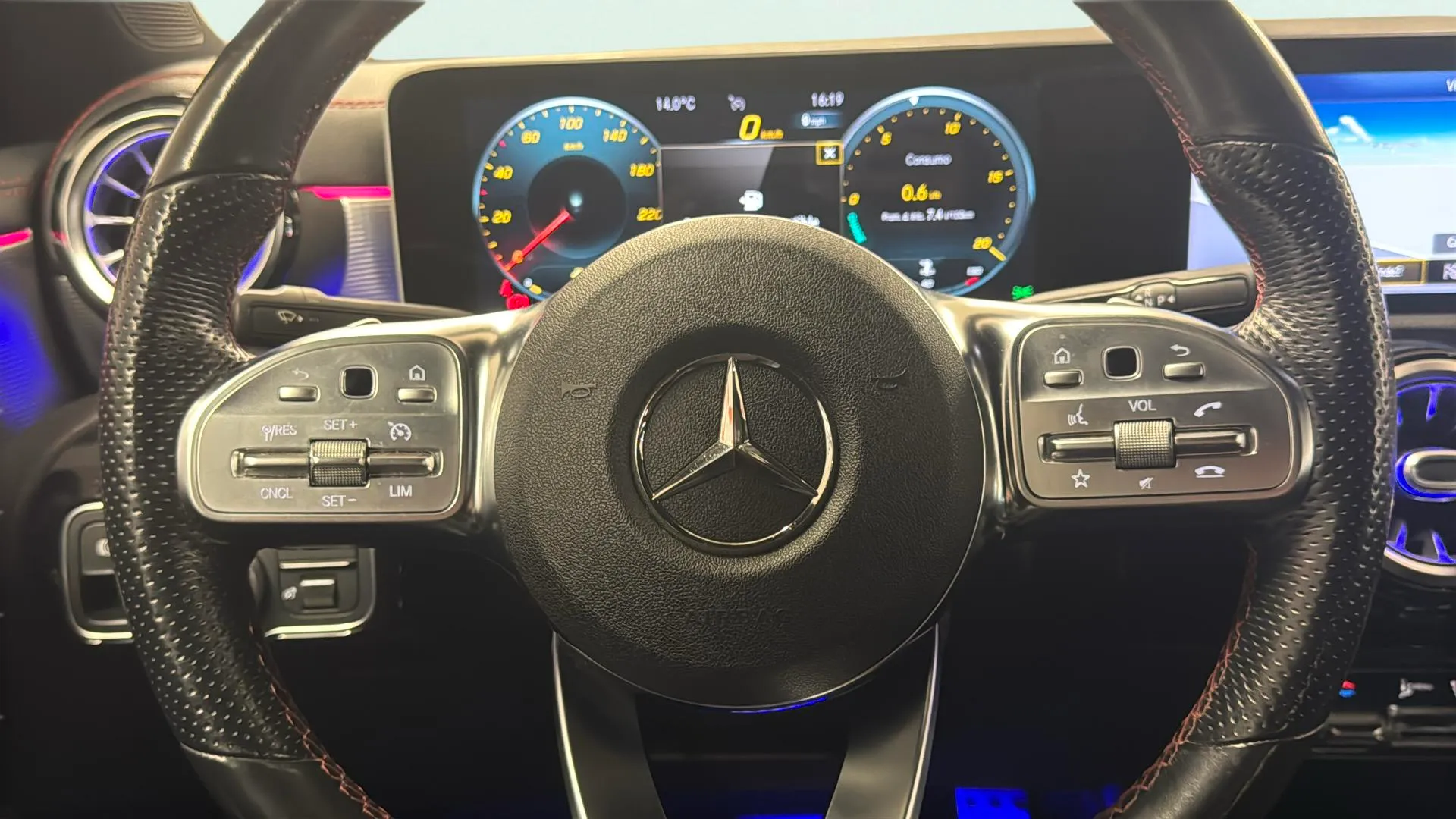 Mercedes-Benz CLA 200 D 4MATIC DCT - foto 15