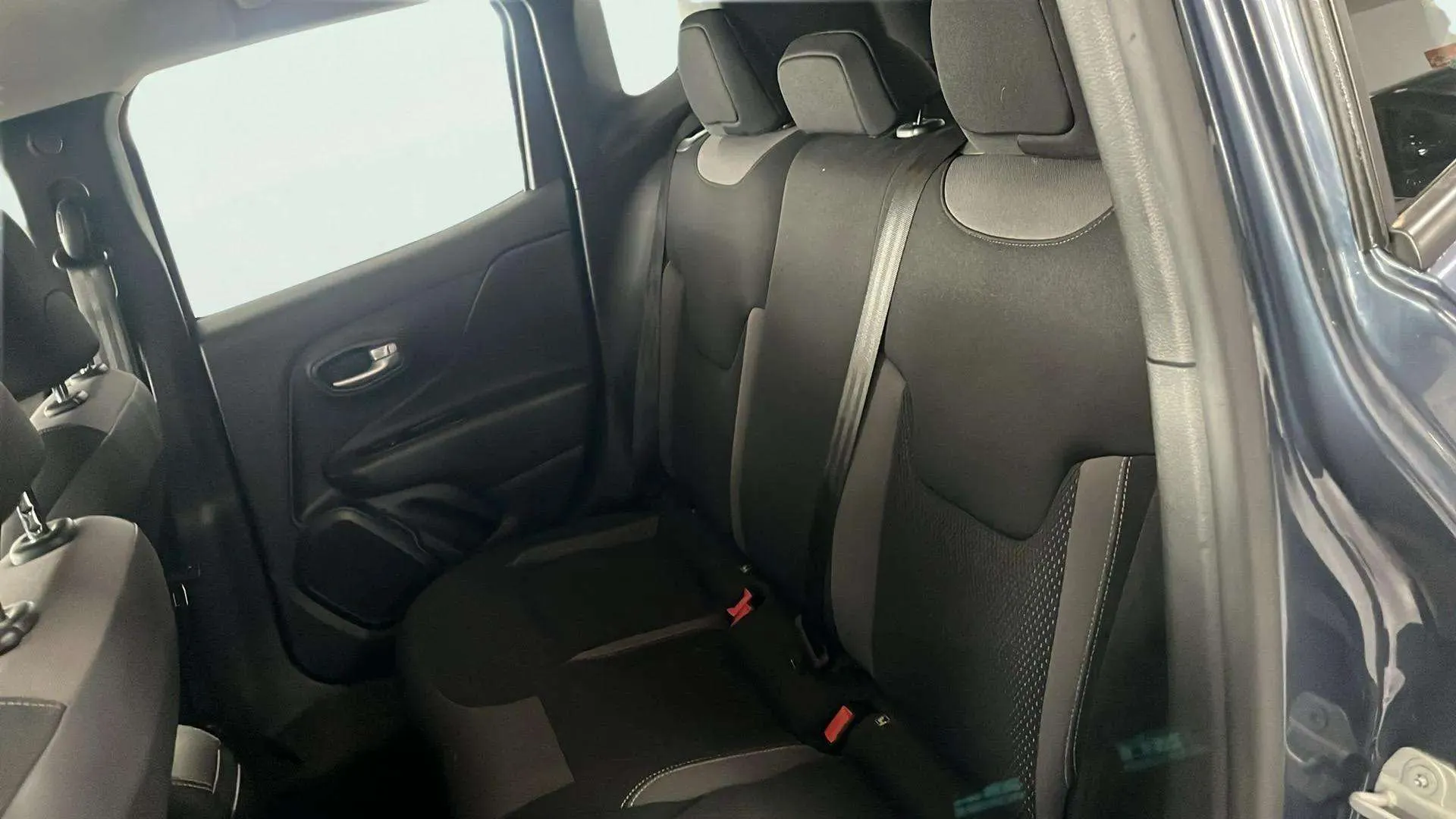 Jeep Renegade eHybrid 1.5 Limited ATX - foto 24