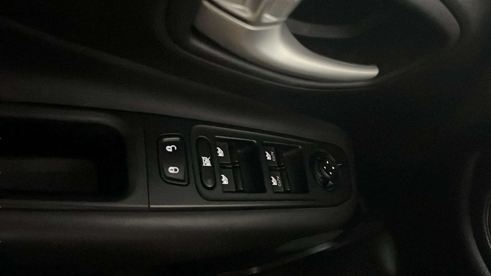 Jeep Renegade eHybrid 1.5 Limited ATX - foto 22