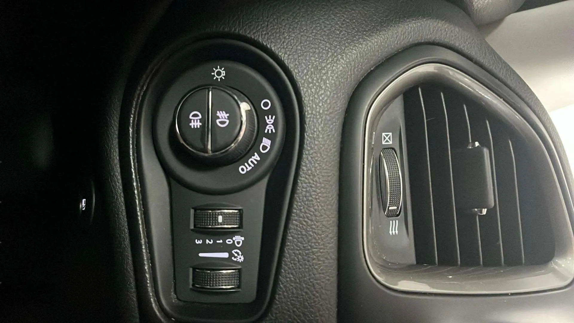 Jeep Renegade eHybrid 1.5 Limited ATX - foto 21