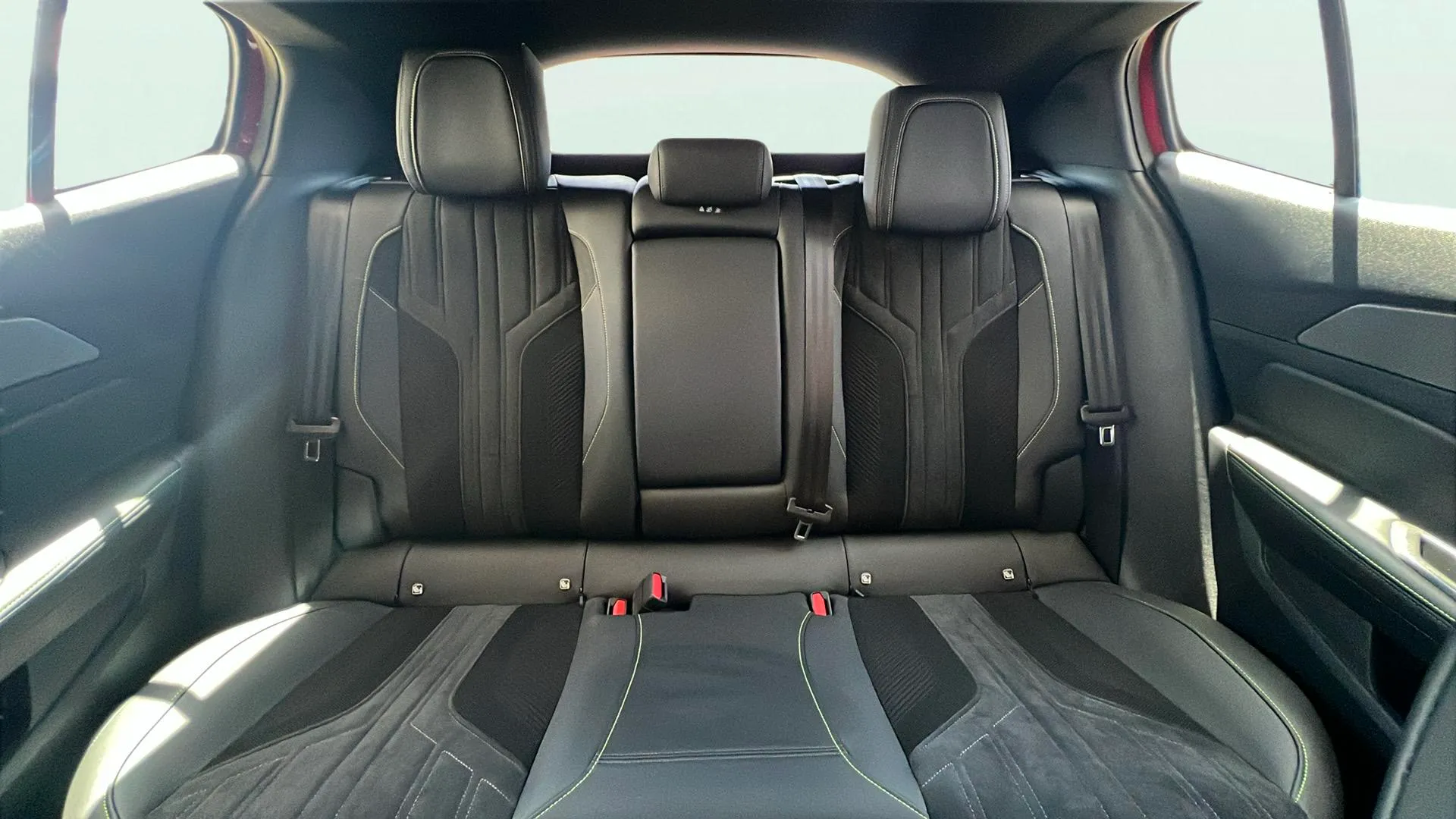 Peugeot 408 GT PureTech 130 EAT8 - foto 12