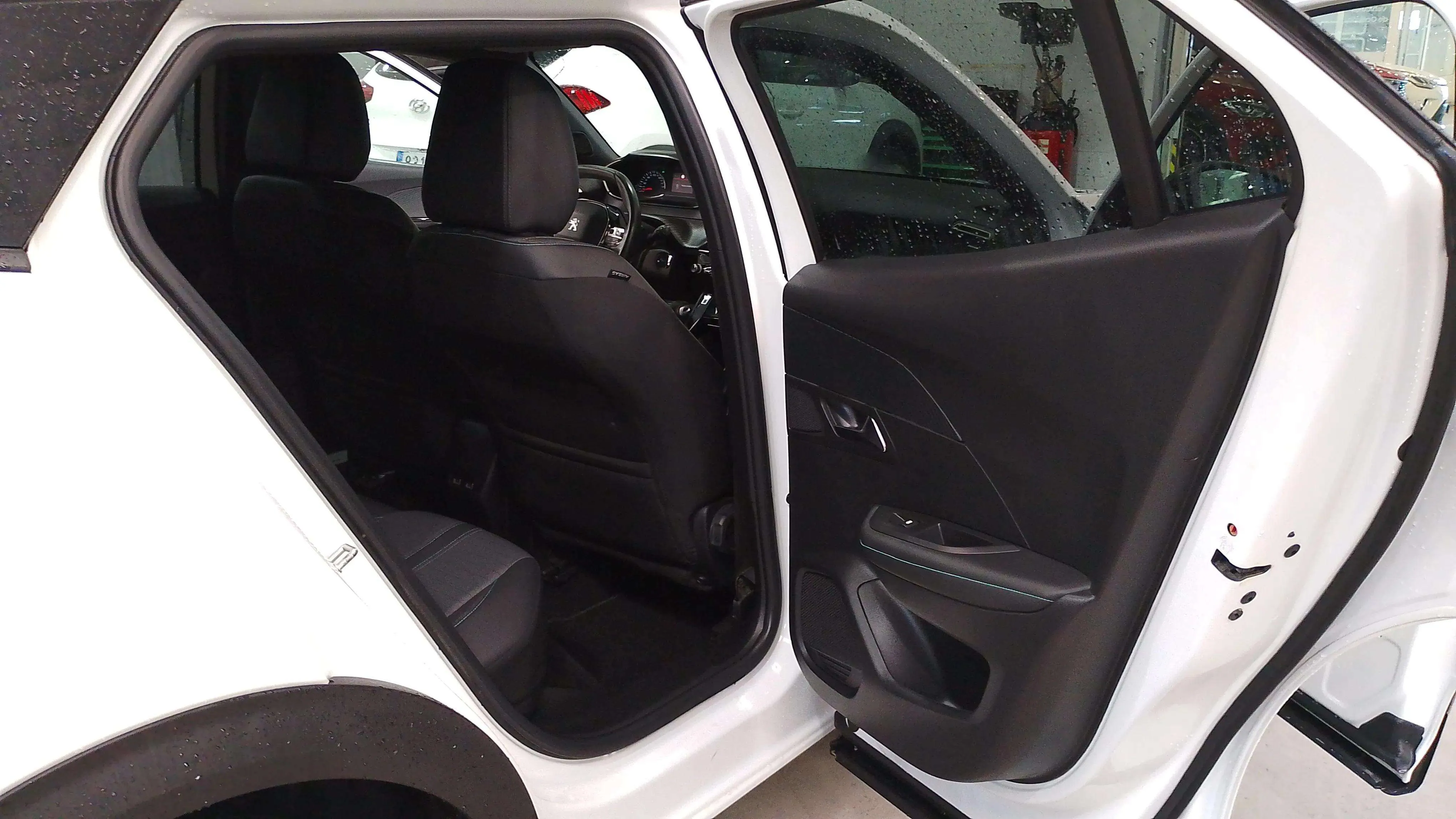 Peugeot 2008 Allure Pack PureTech 130 - foto 14