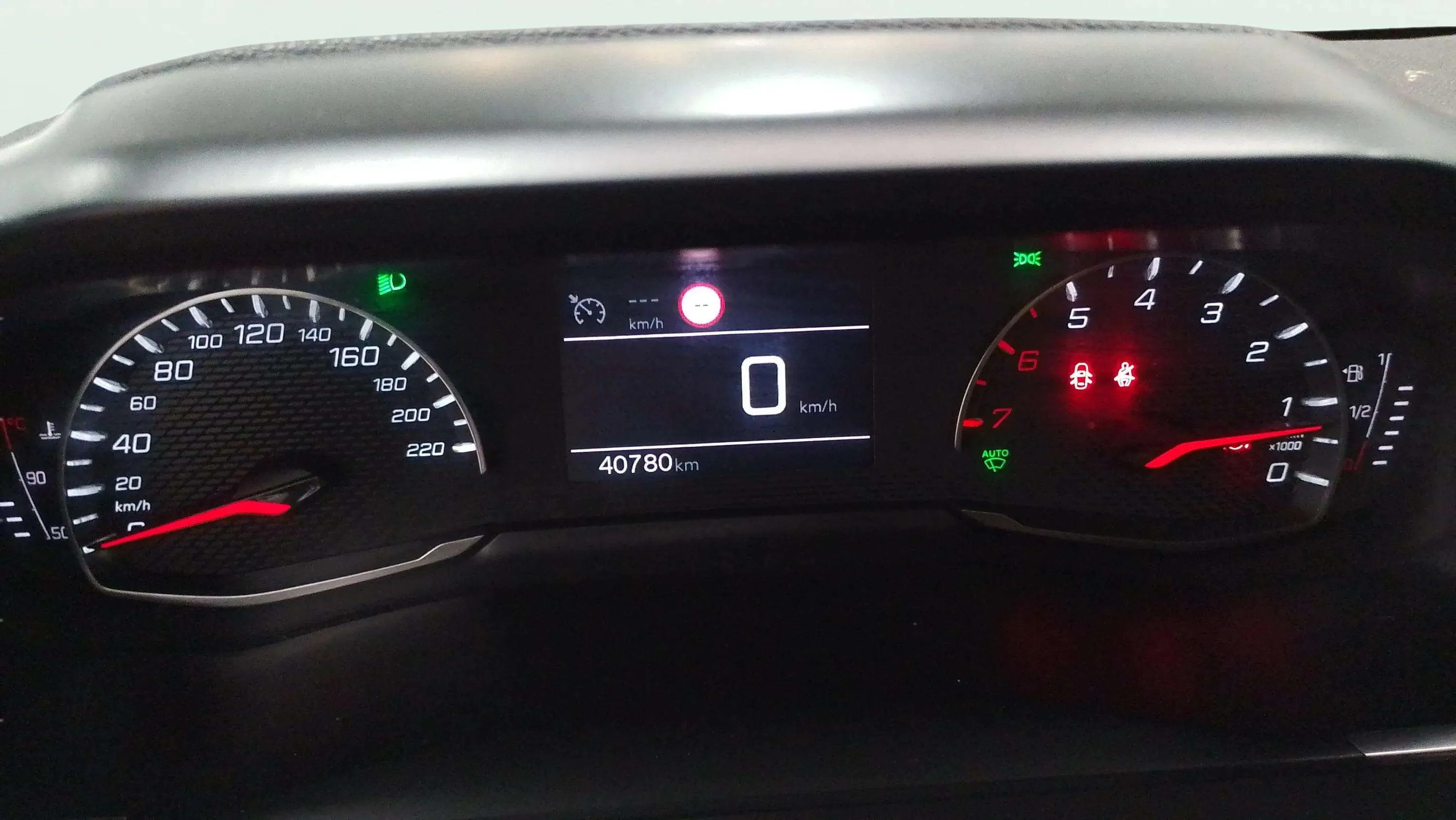 Peugeot 2008 Allure Pack PureTech 130 - foto 18