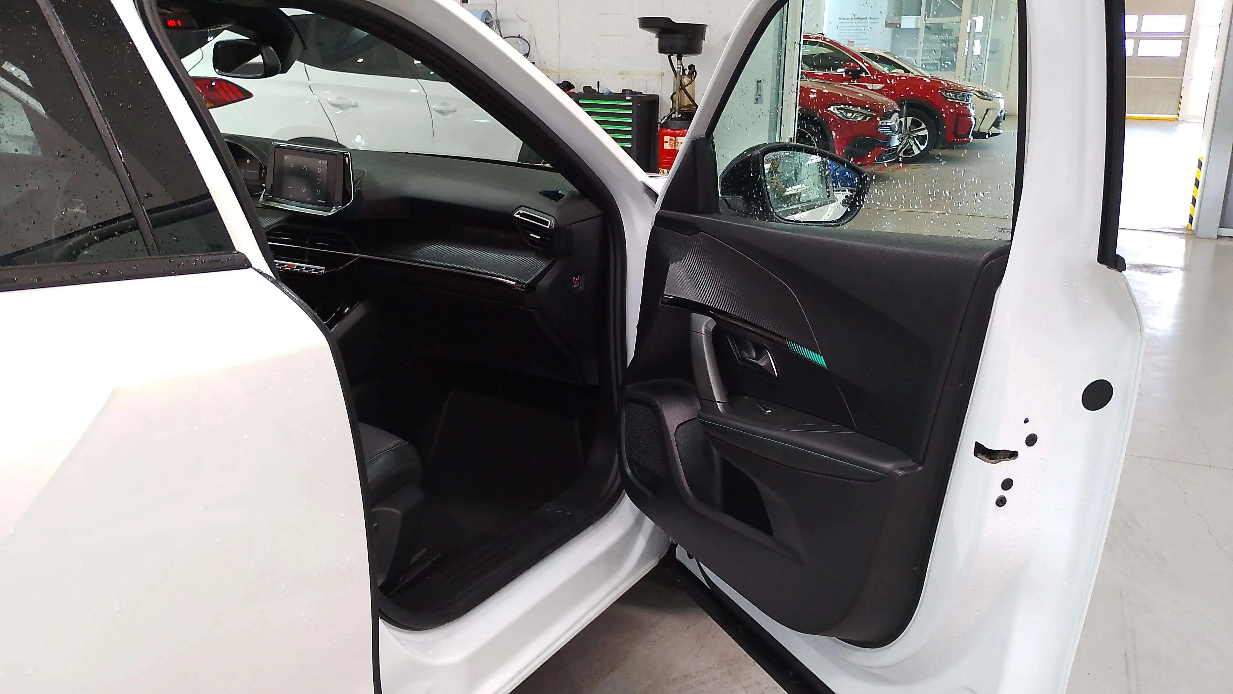 Peugeot 2008 Allure Pack PureTech 130 - foto 13