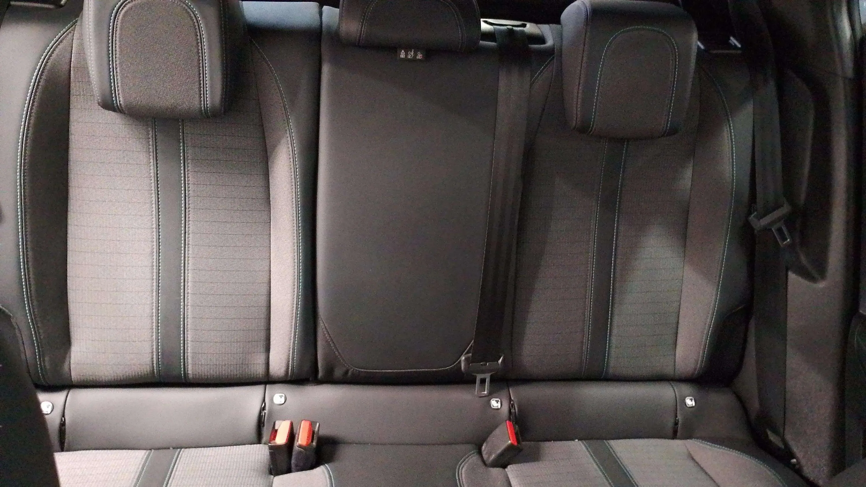 Peugeot 2008 Allure Pack PureTech 130 - foto 26