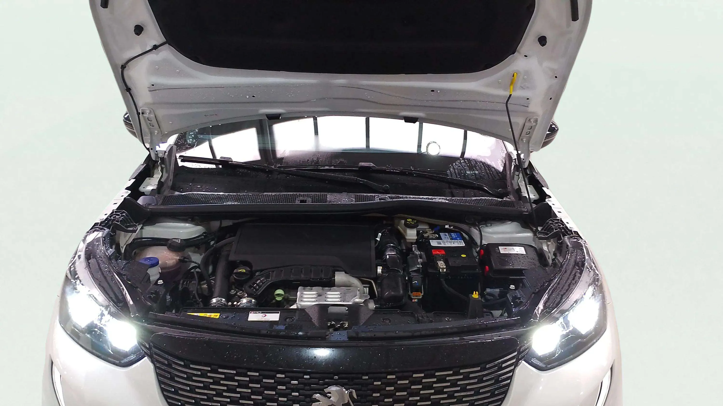 Peugeot 2008 Allure Pack PureTech 130 - foto 27