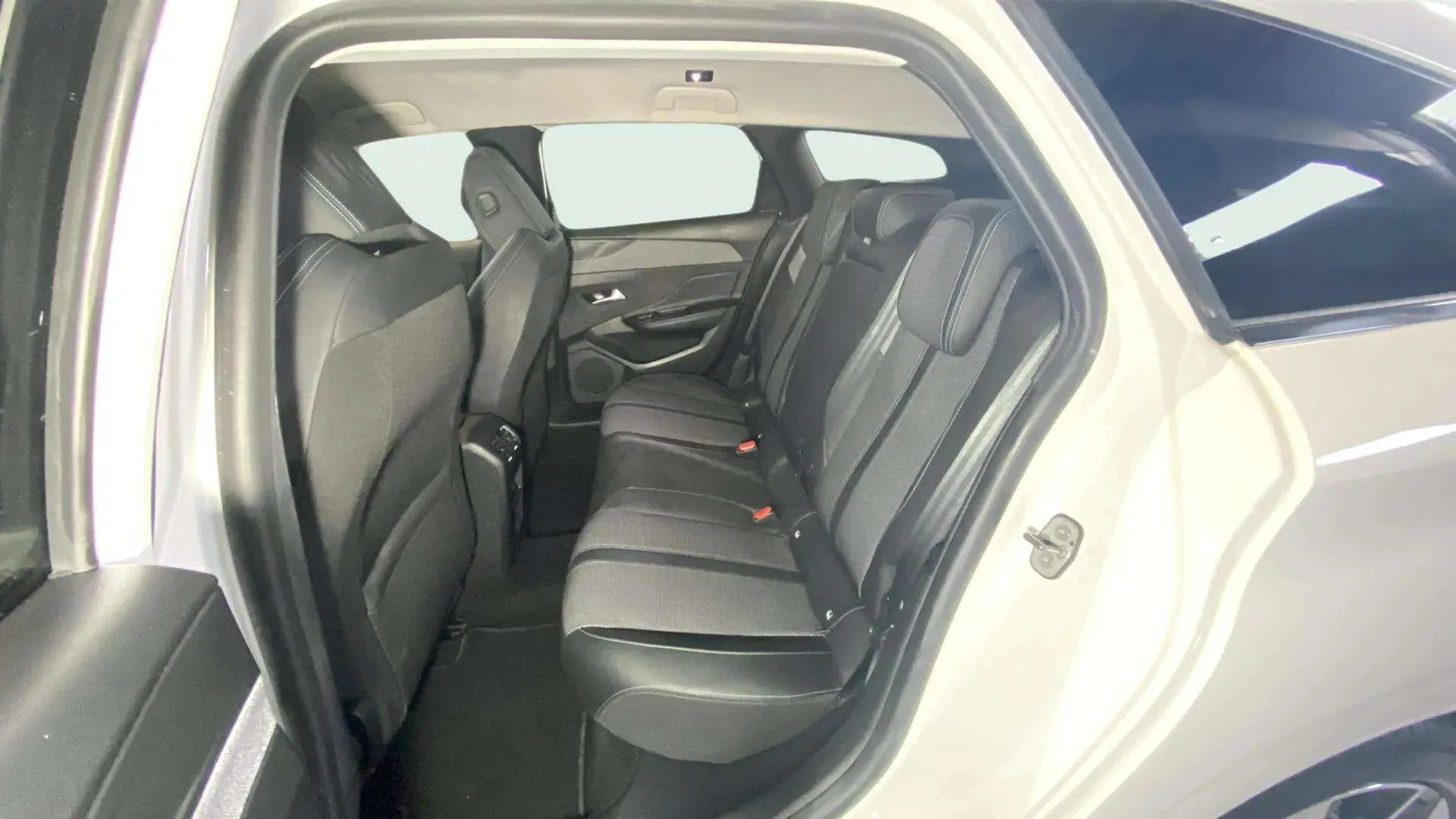 Peugeot 308 Allure Pack BlueHDi 130 EAT8 - foto 17