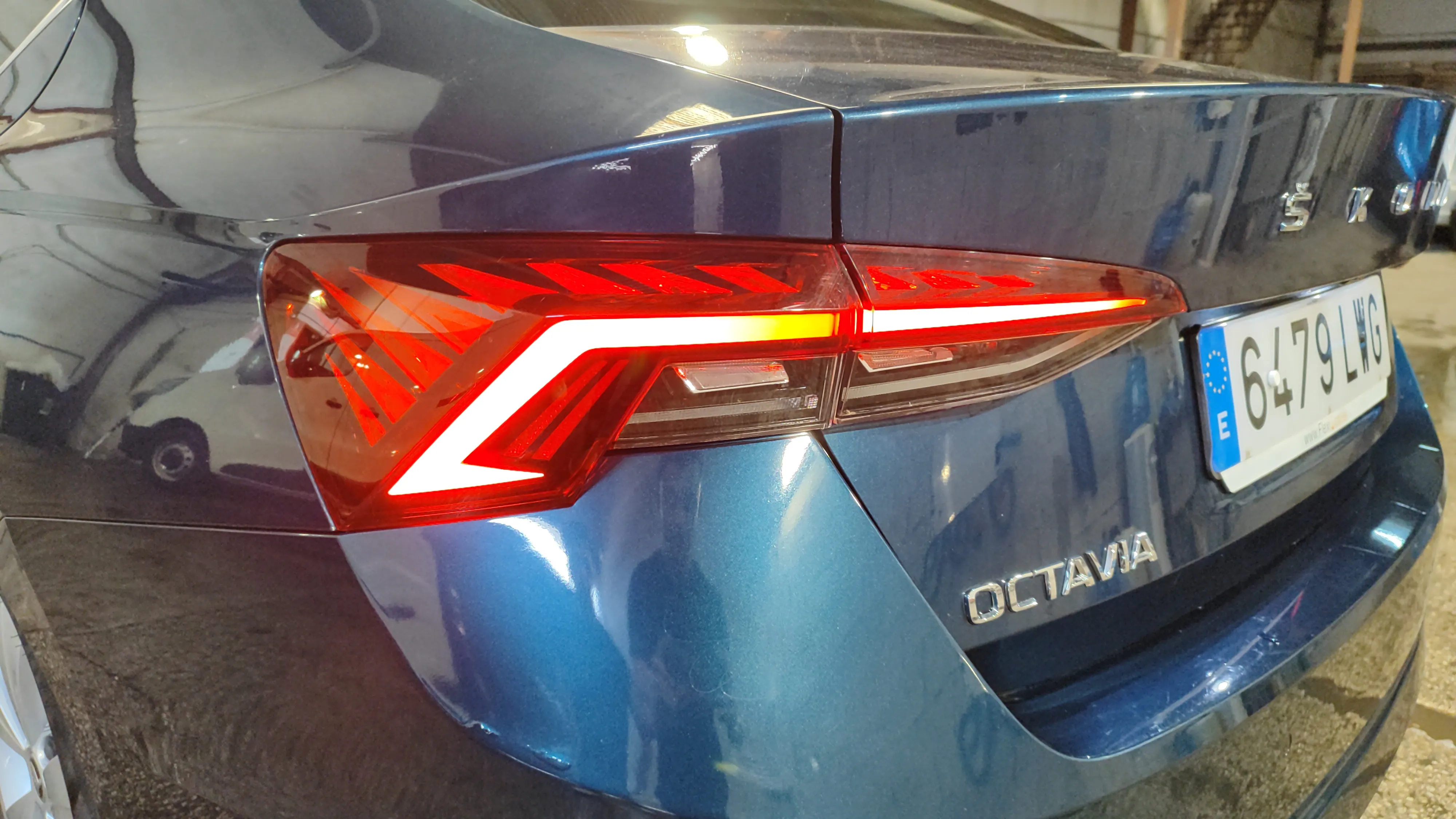 Škoda Octavia Combi 2.0 TDI Ambition - foto 18