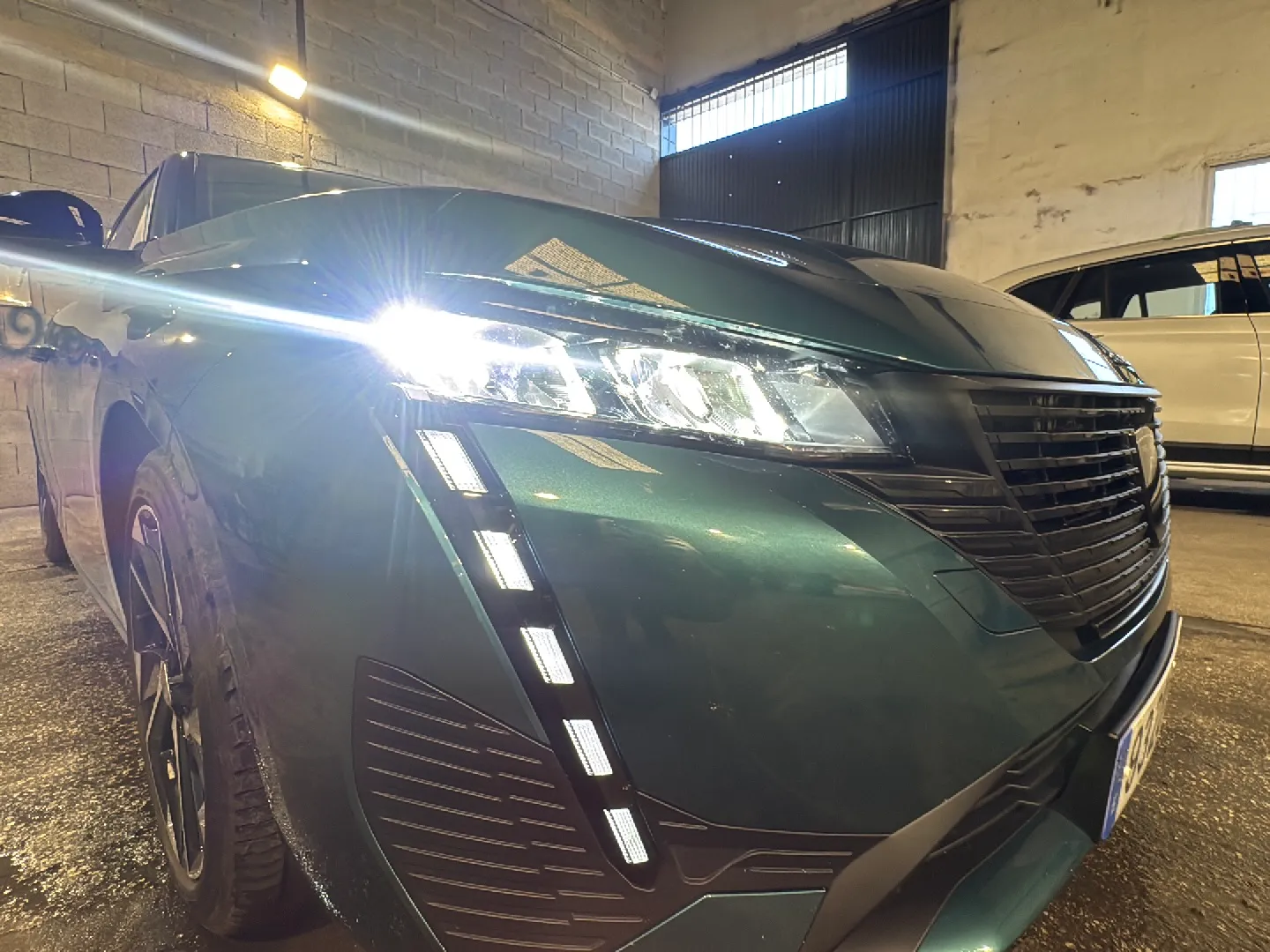 Peugeot 308 GT Hybrid PHEV 180 e-EAT8 - foto 18