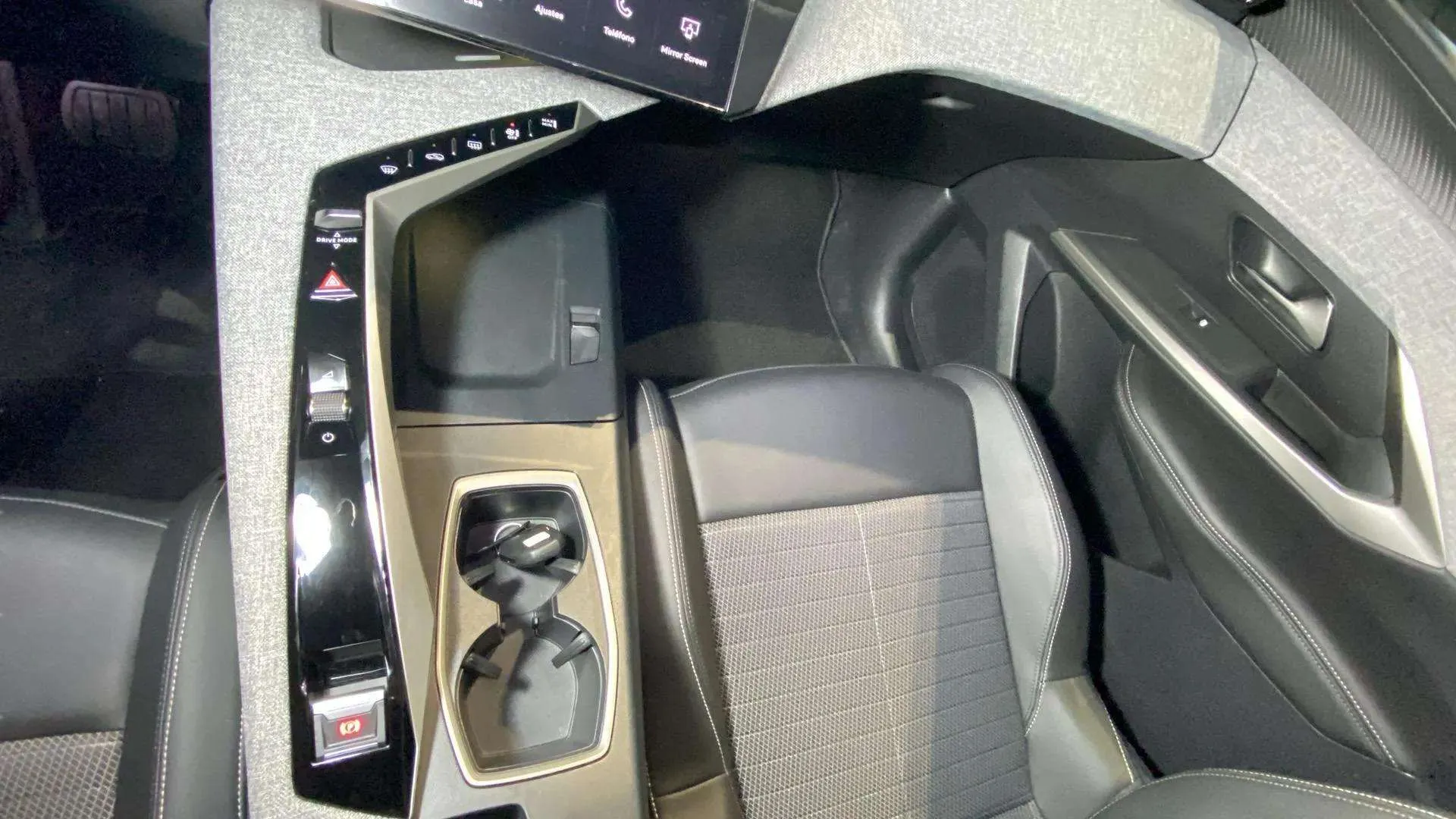 Peugeot 3008 1.2 Allure eDCS6 - foto 27