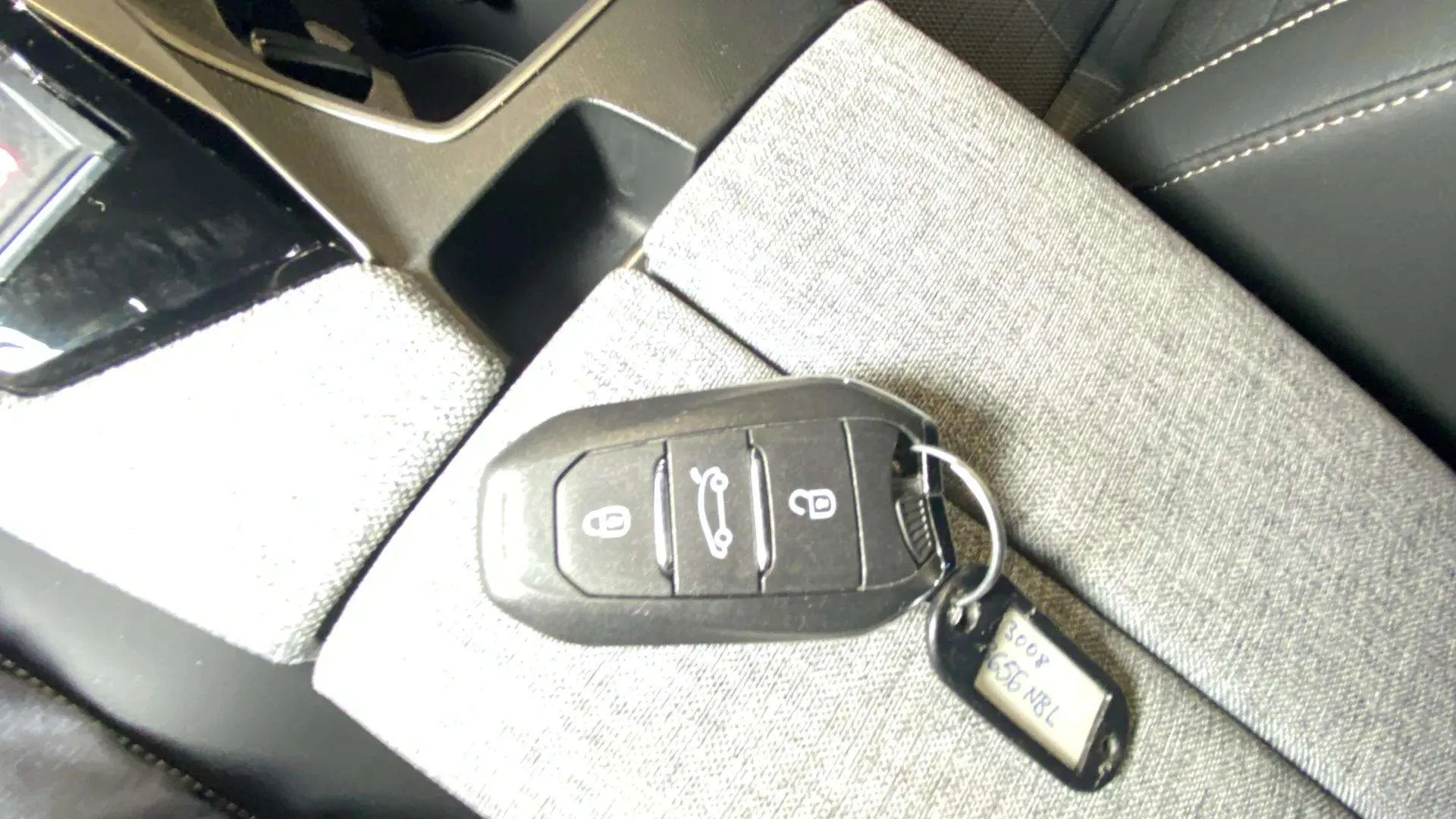 Peugeot 3008 1.2 Allure eDCS6 - foto 19