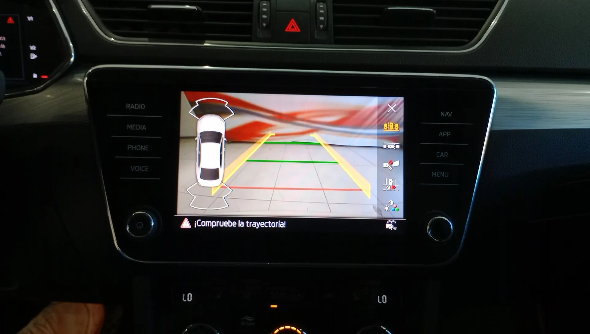 Škoda Superb 1.6 TDI DSG Ambition - foto 14
