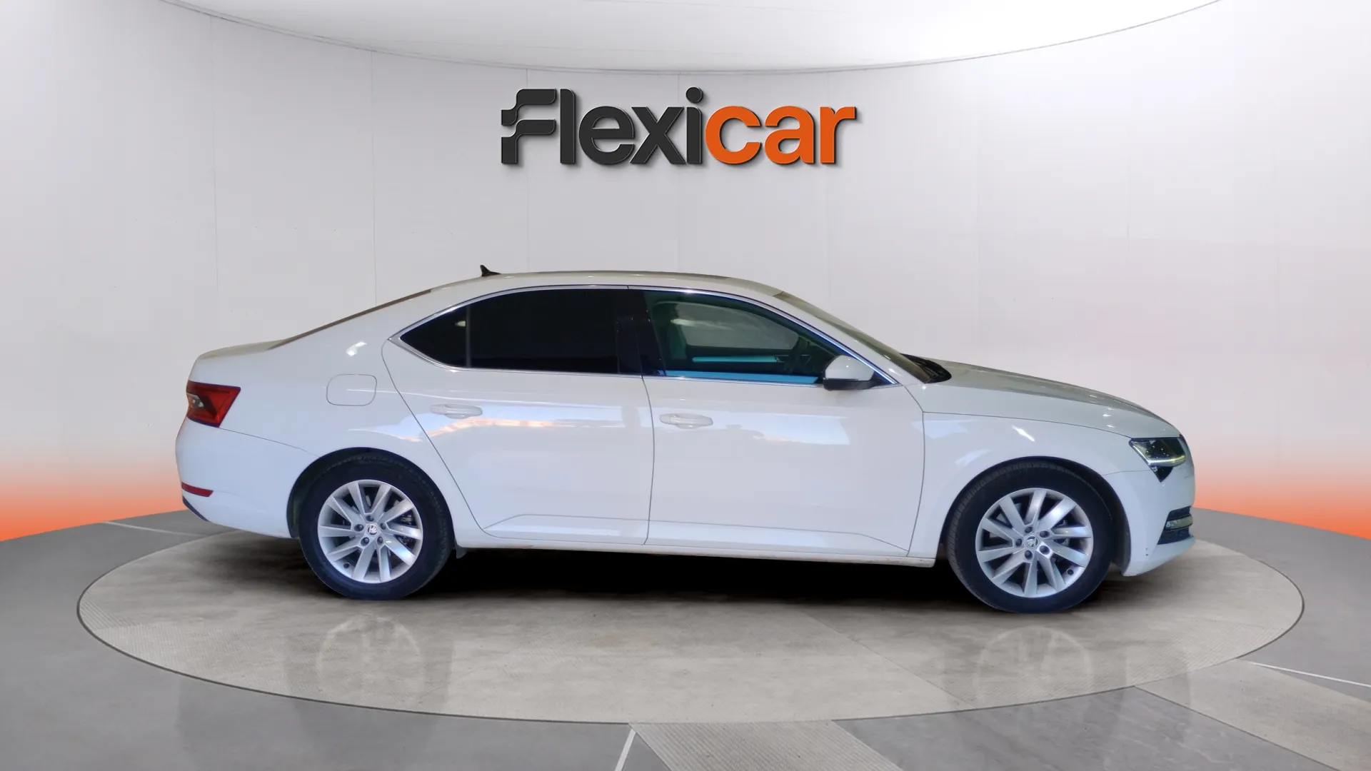 Škoda Superb 1.6 TDI DSG Ambition - foto 2