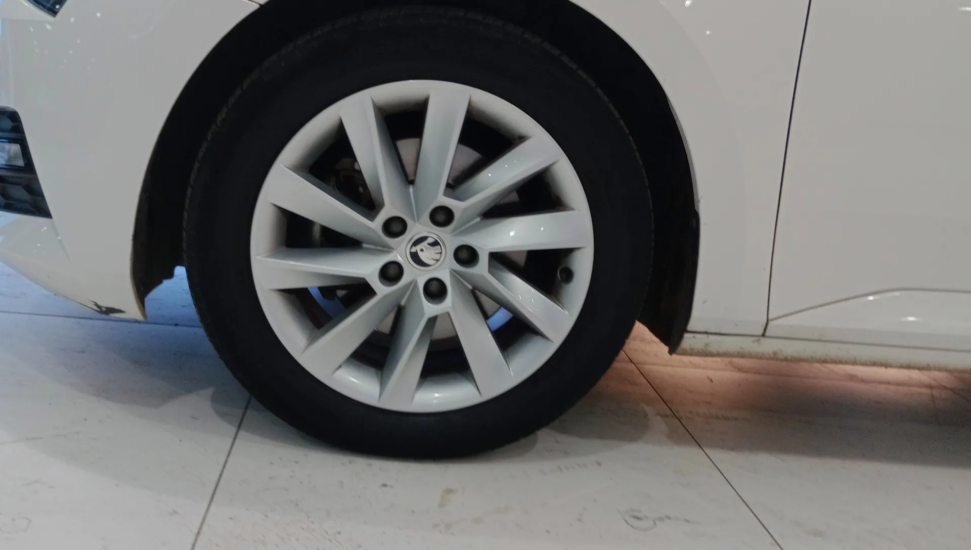 Škoda Superb 1.6 TDI DSG Ambition - foto 20