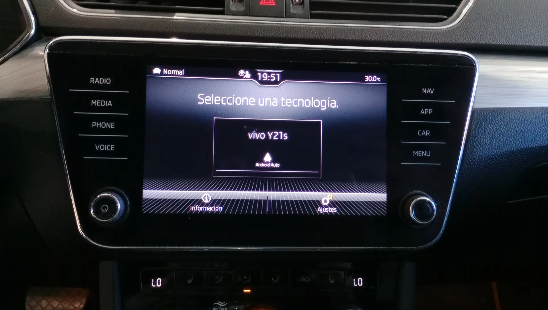 Škoda Superb 1.6 TDI DSG Ambition - foto 12