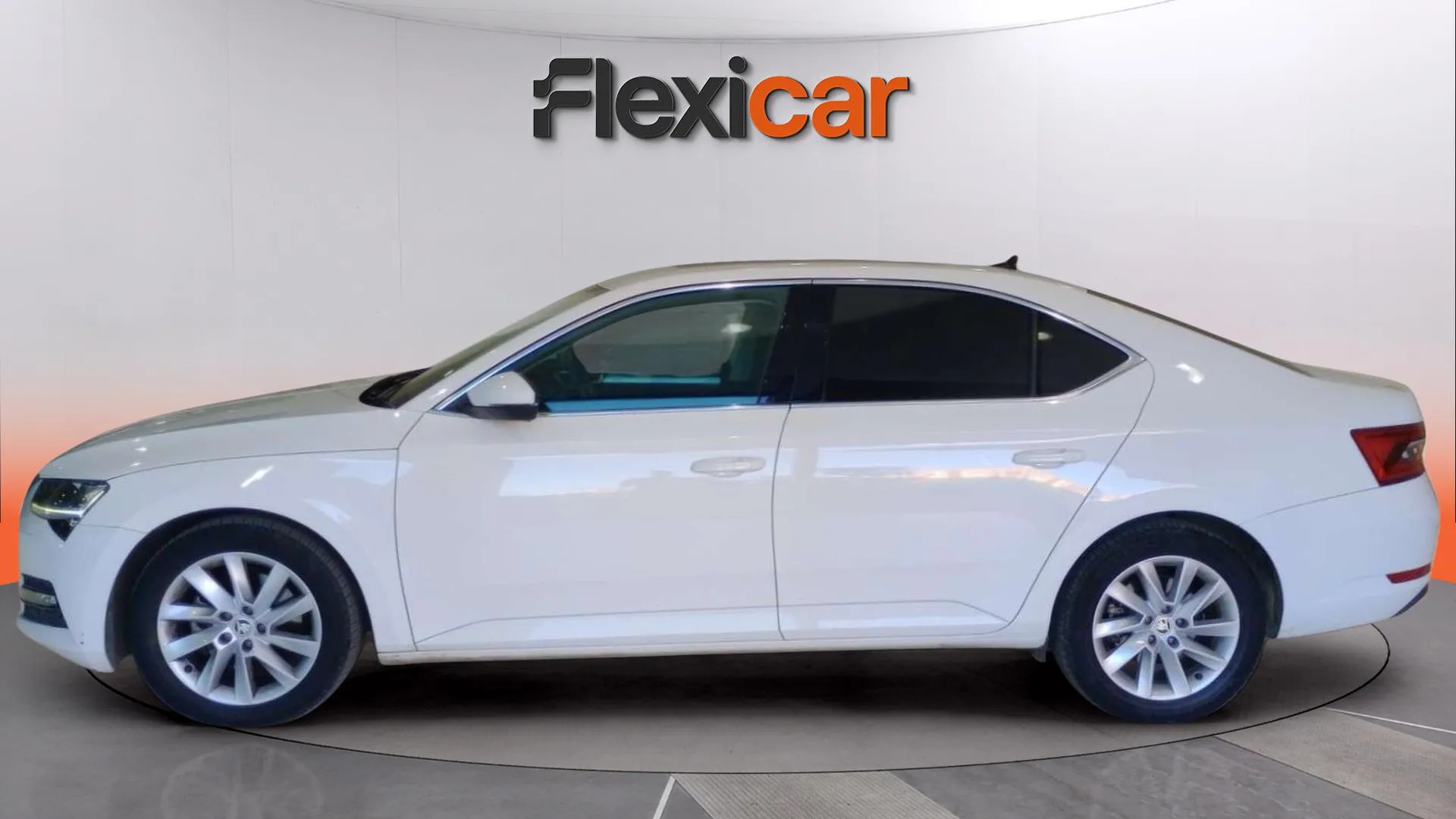 Škoda Superb 1.6 TDI DSG Ambition - foto 4