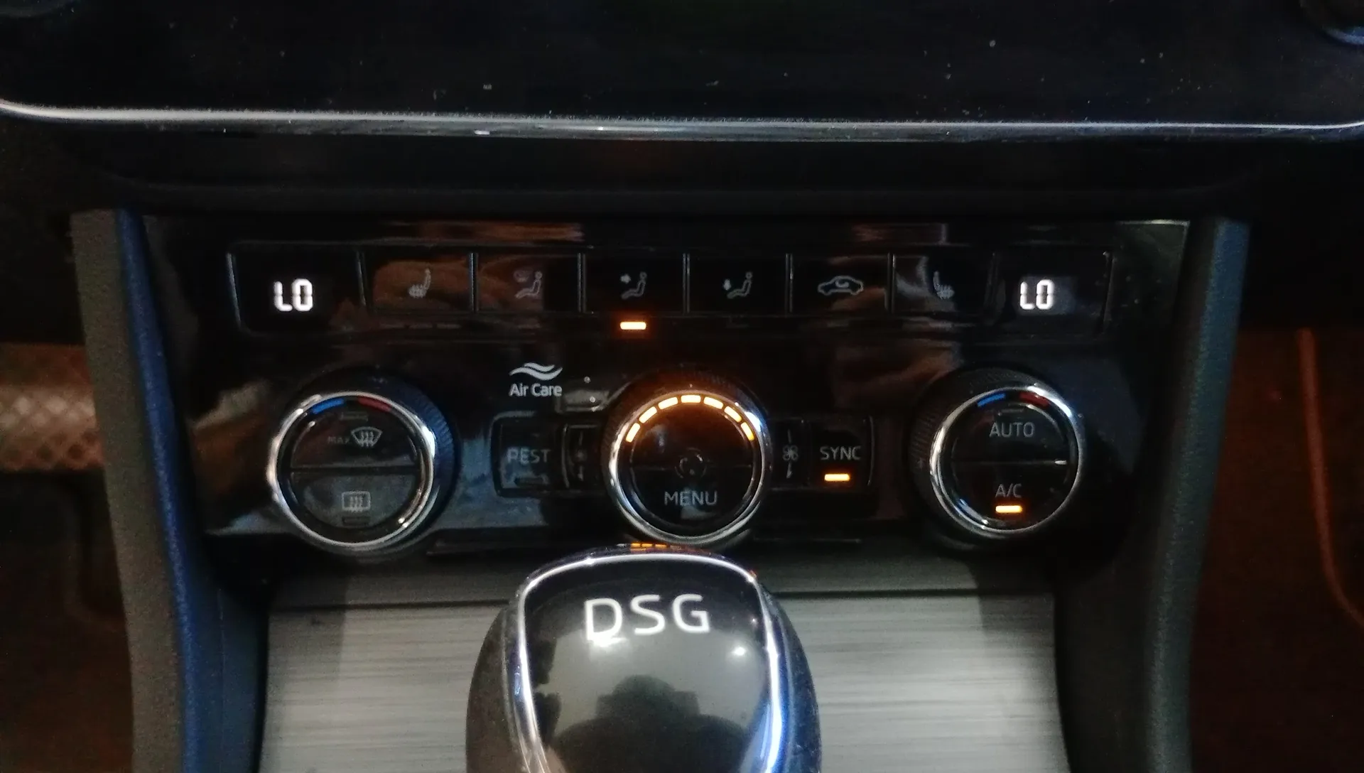 Škoda Superb 1.6 TDI DSG Ambition - foto 17