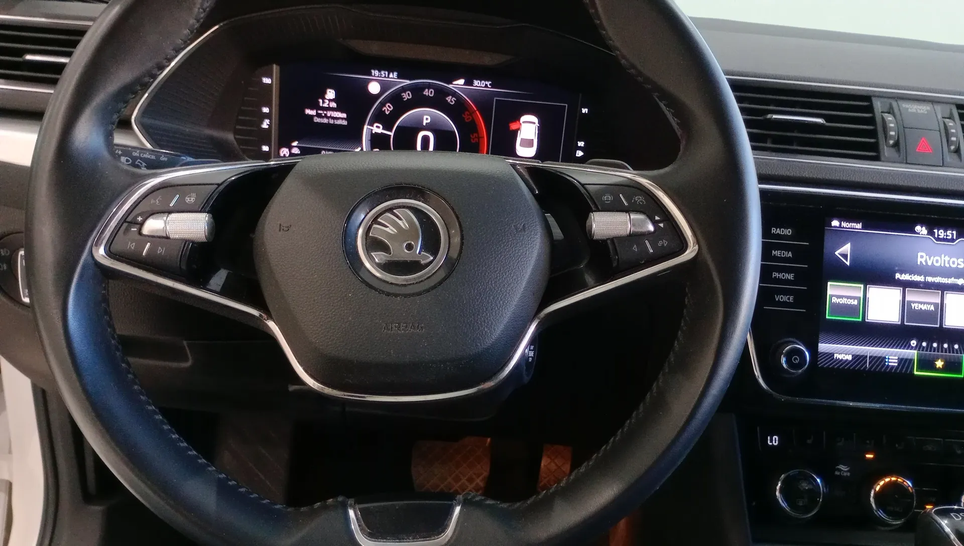 Škoda Superb 1.6 TDI DSG Ambition - foto 9