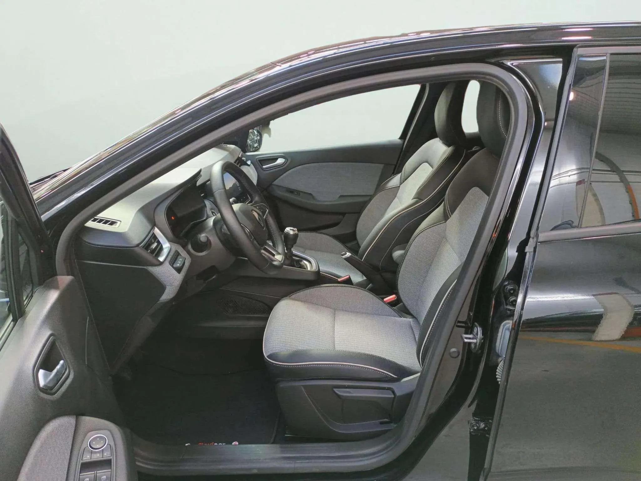 Renault Clio Techno TCe - foto 12