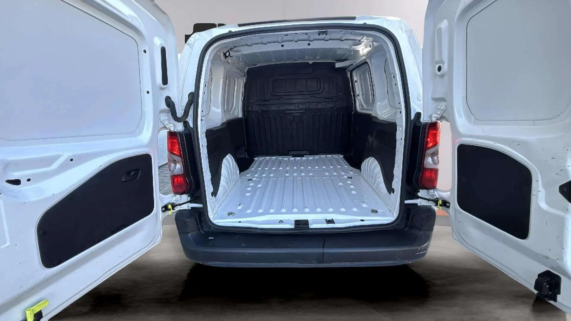 Opel Combo 1.5 TD Ed. Plus XL 7Pla - foto 9