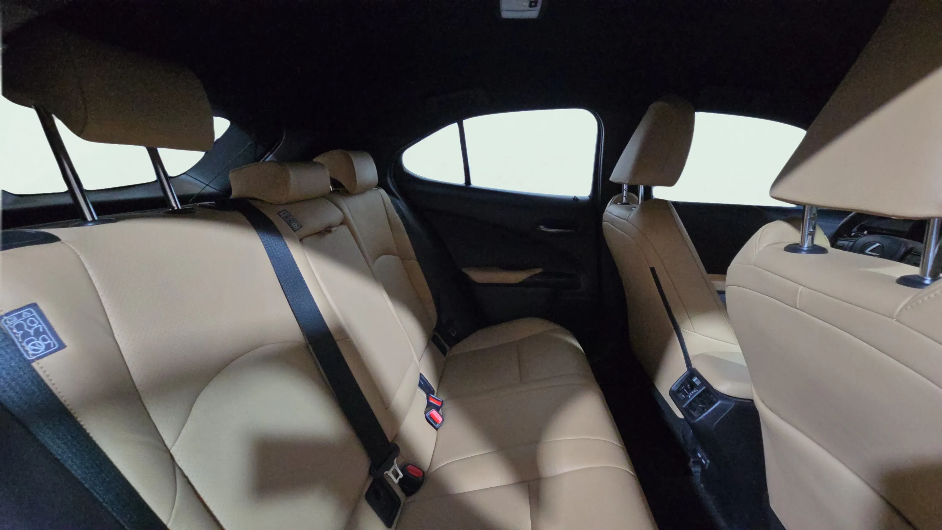 Lexus UX 2.0 250h Business - foto 20