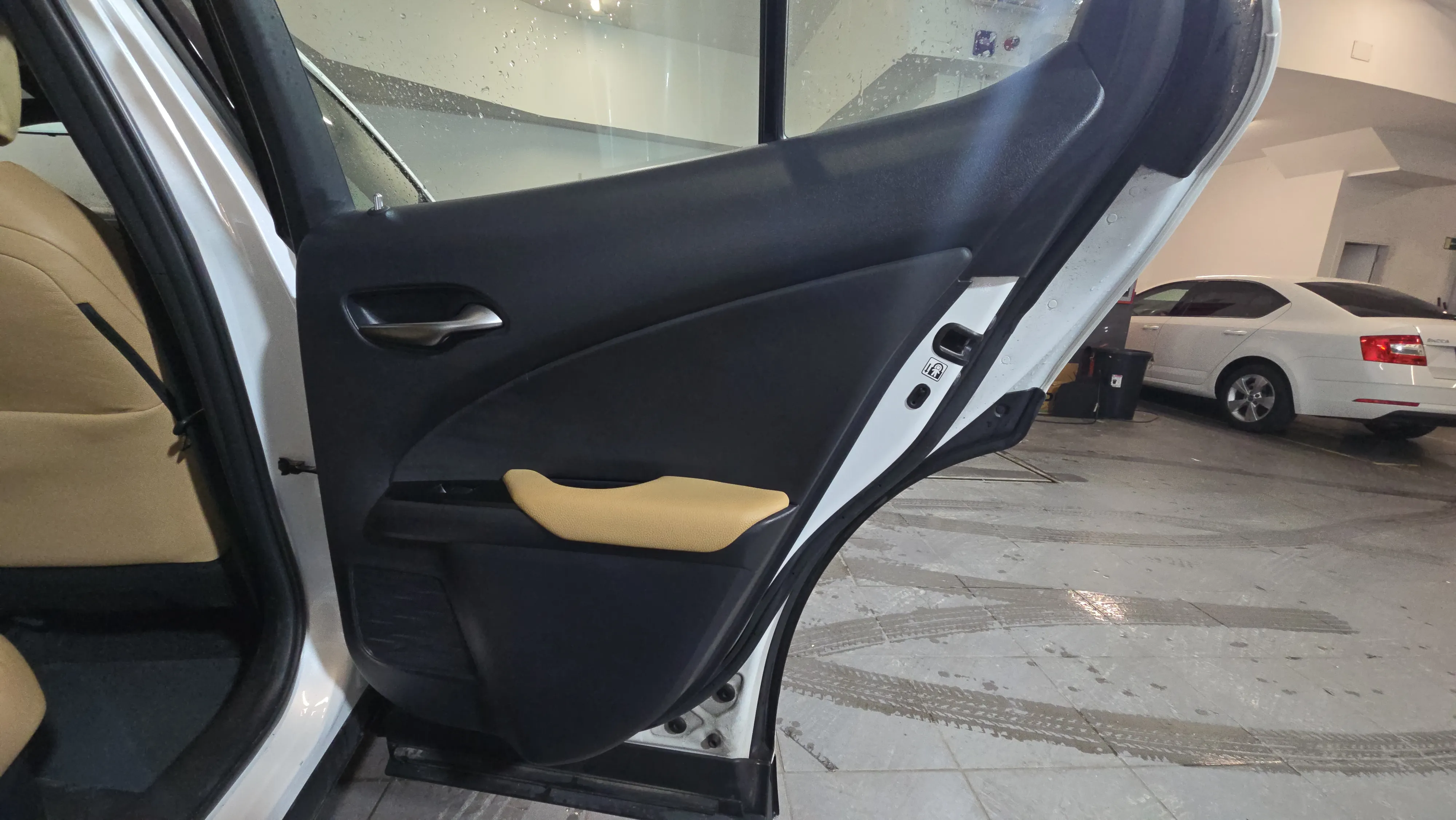 Lexus UX 2.0 250h Business - foto 23