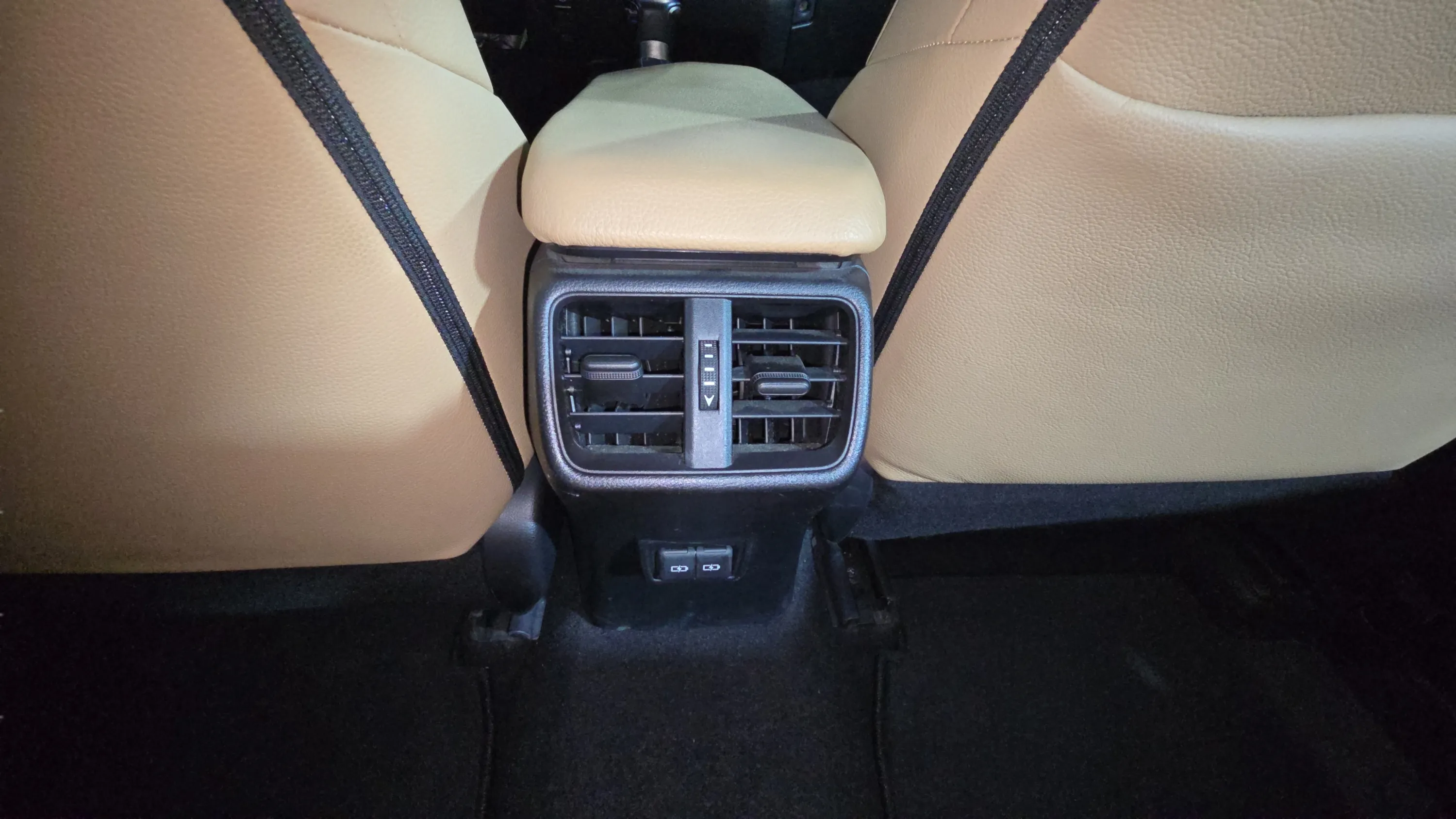 Lexus UX 2.0 250h Business - foto 19