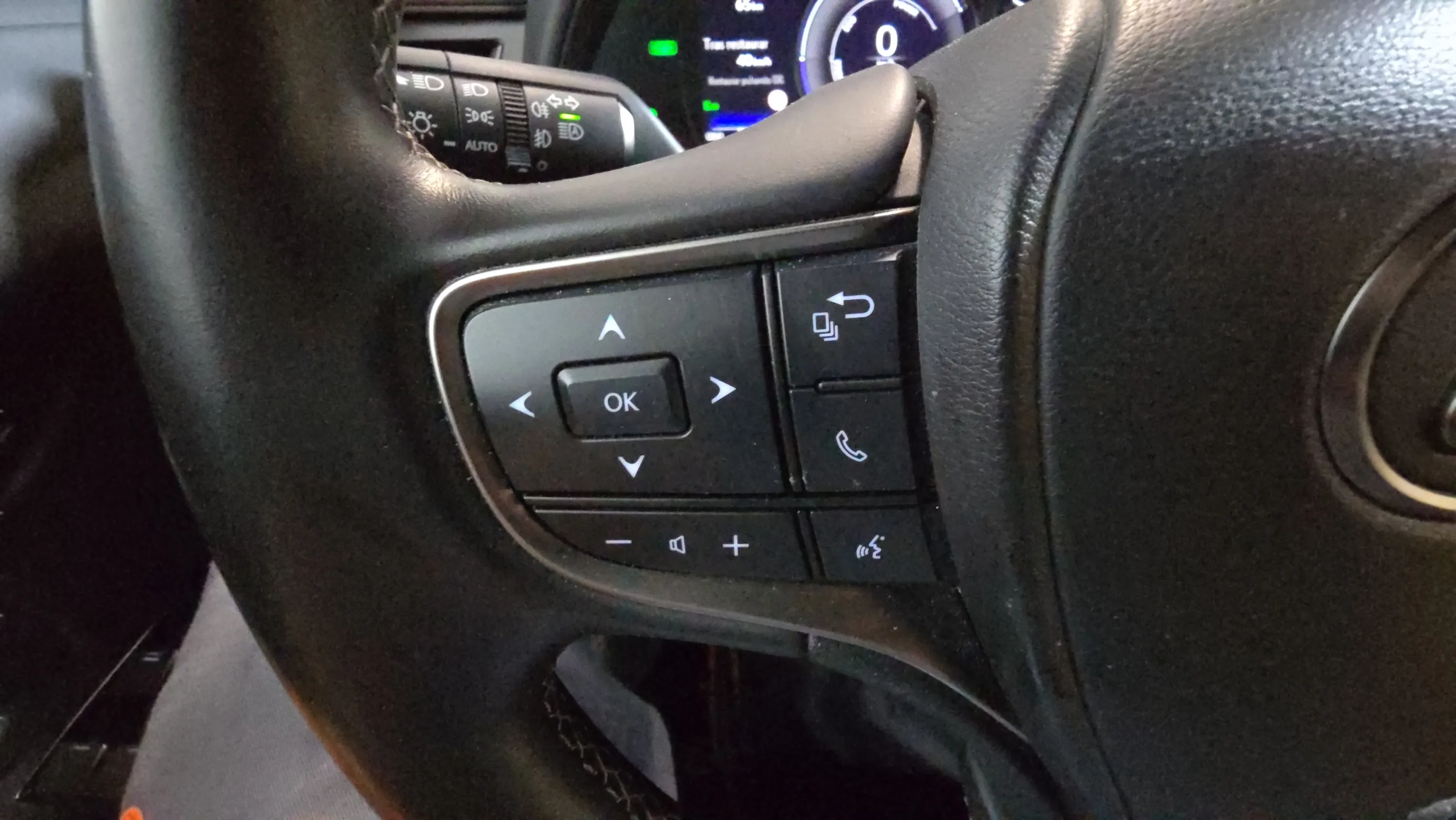 Lexus UX 2.0 250h Business - foto 15