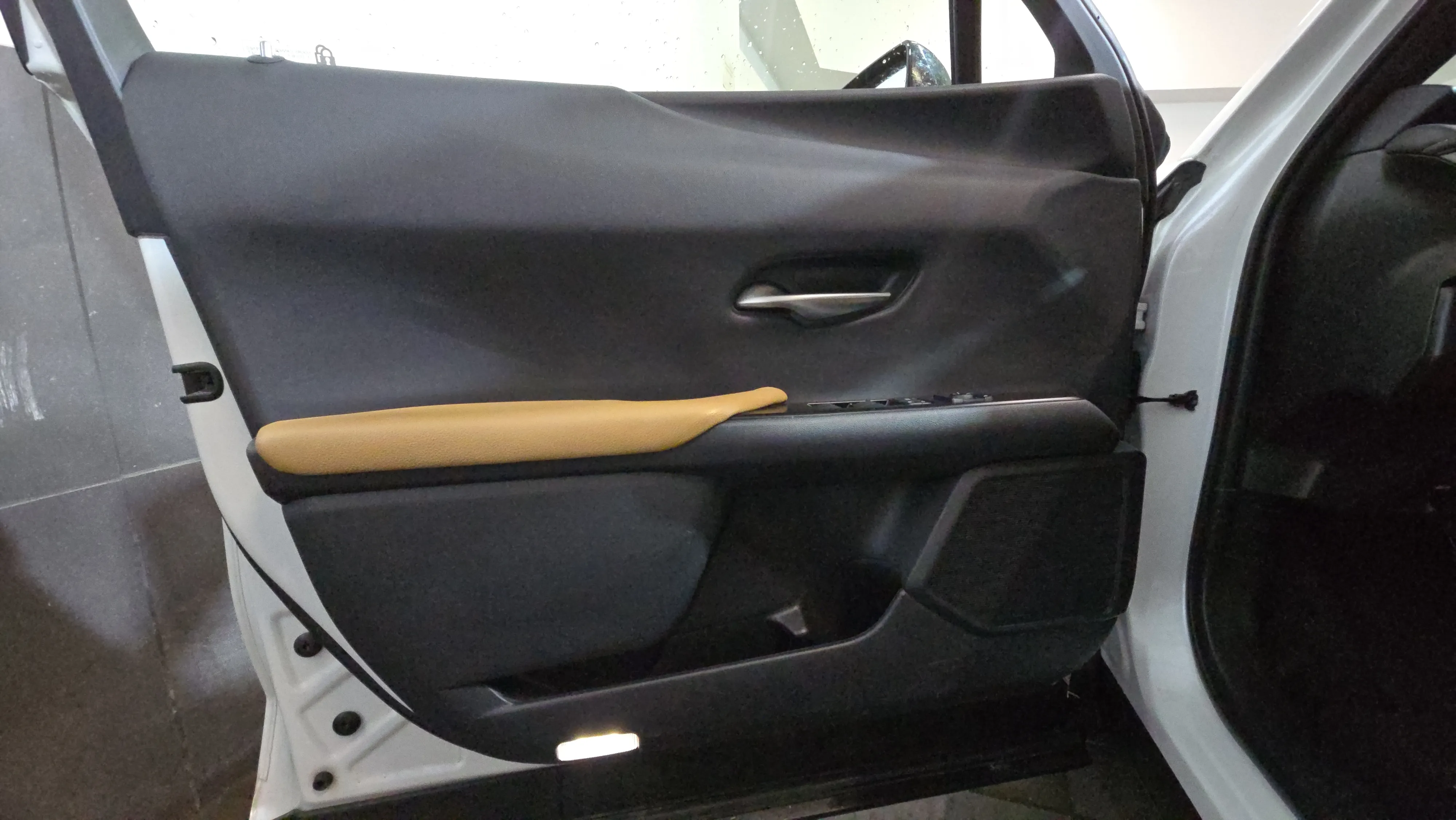 Lexus UX 2.0 250h Business - foto 22