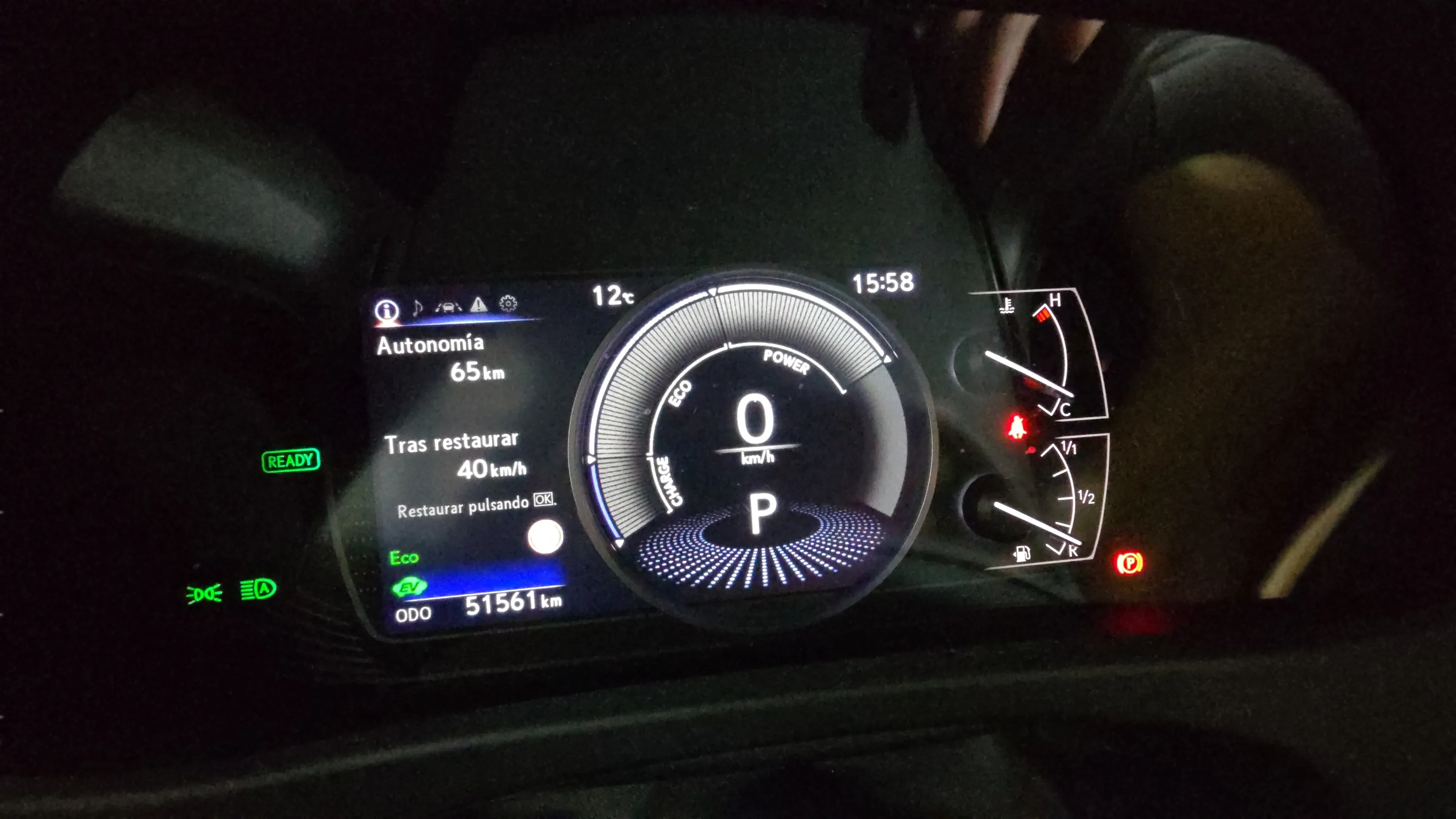 Lexus UX 2.0 250h Business - foto 11