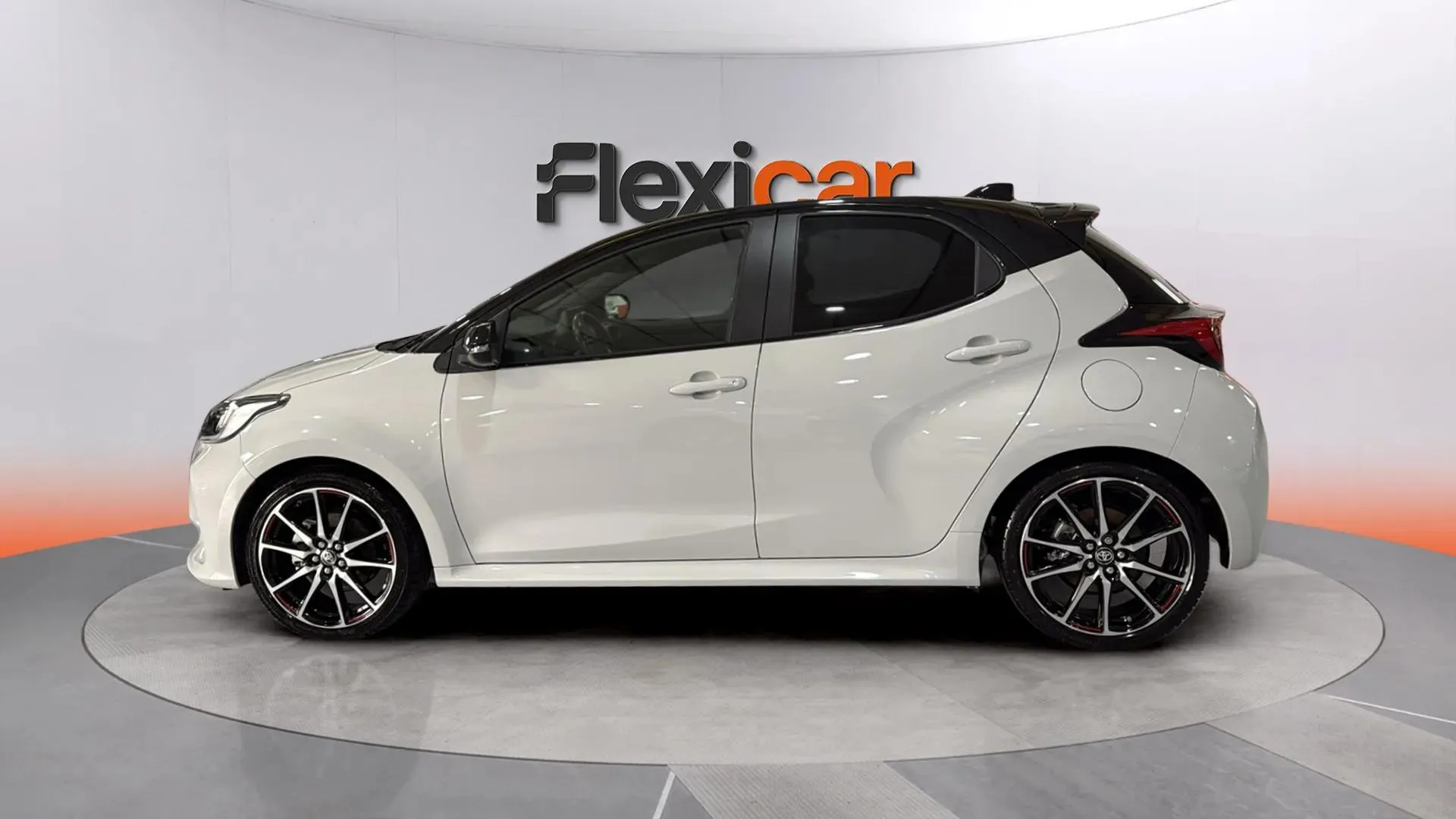 Toyota Yaris 1.5 120H GR Sport Plus - foto 4