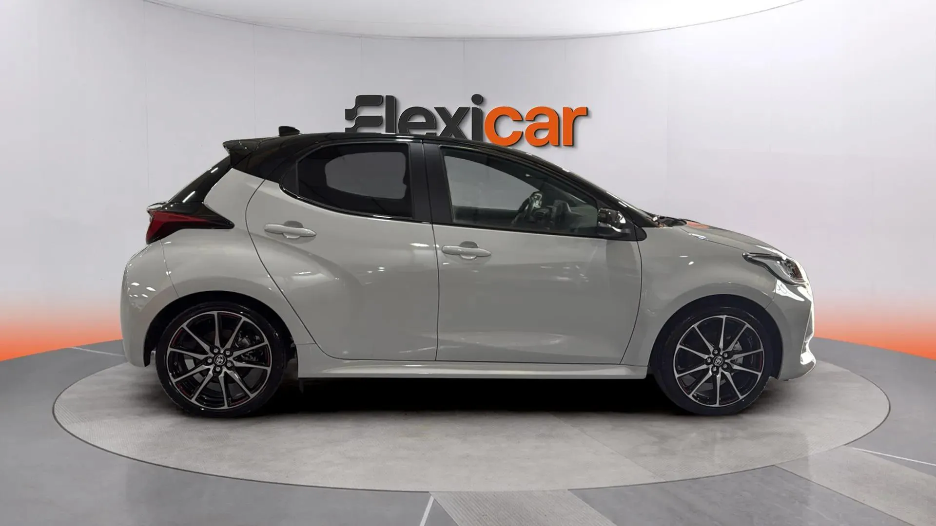 Toyota Yaris 1.5 120H GR Sport Plus - foto 3