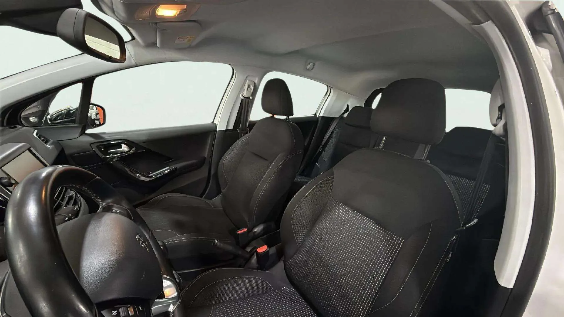 Peugeot 208 Allure 1.2L PureTech - foto 11