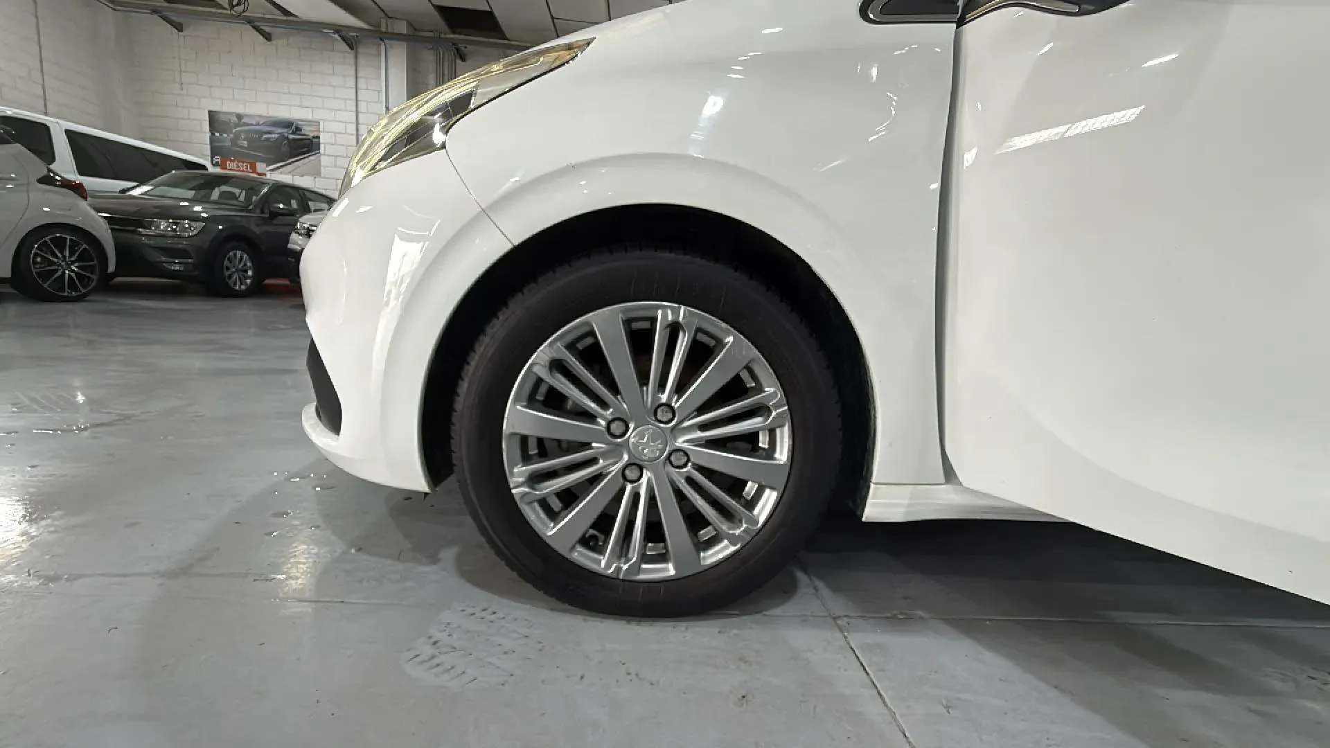 Peugeot 208 Allure 1.2L PureTech - foto 16
