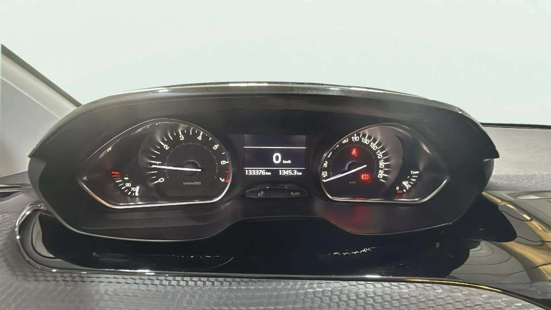 Peugeot 208 Allure 1.2L PureTech - foto 9
