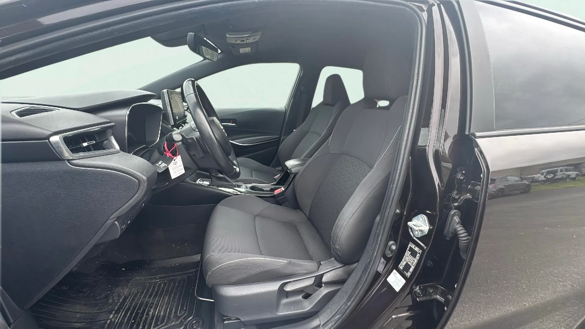 Toyota Corolla 2.0 180H Feel! E-CVT Touring Sport - foto 18