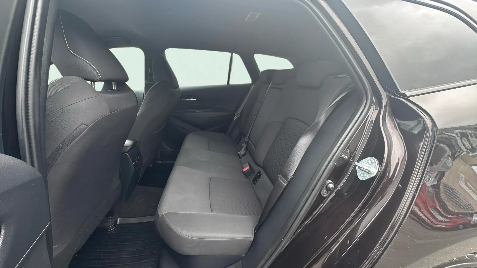Toyota Corolla 2.0 180H Feel! E-CVT Touring Sport - foto 19