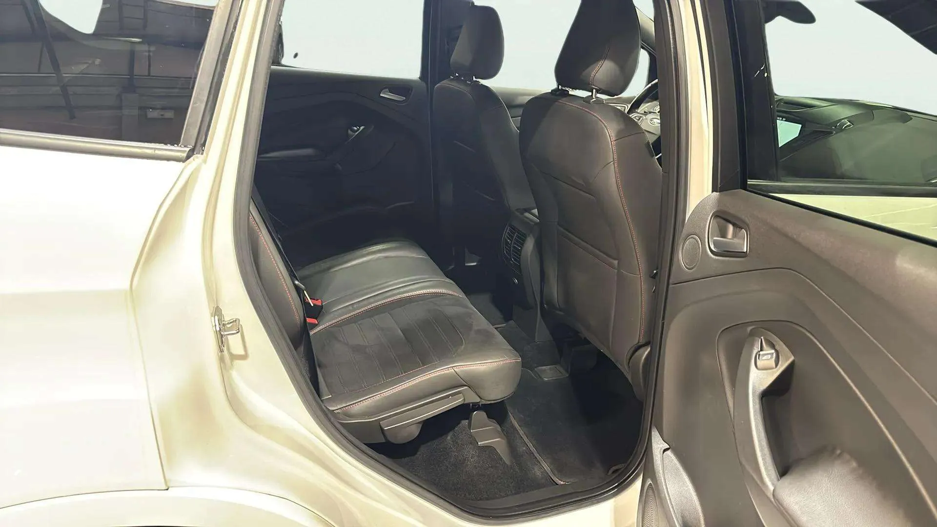 Ford Kuga 1.5 EcoBoost 4x4 ST-Line - foto 23
