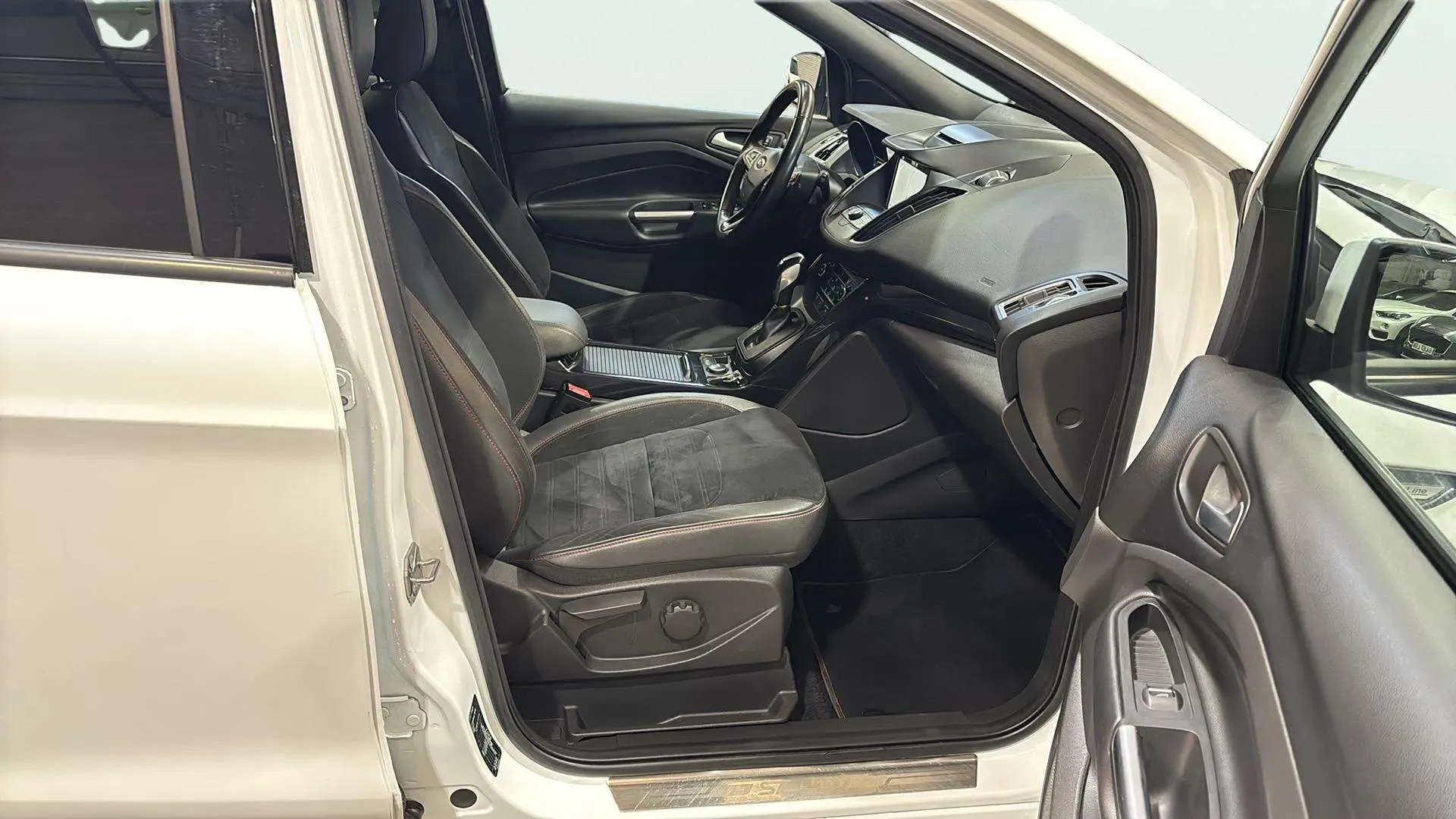 Ford Kuga 1.5 EcoBoost 4x4 ST-Line - foto 22