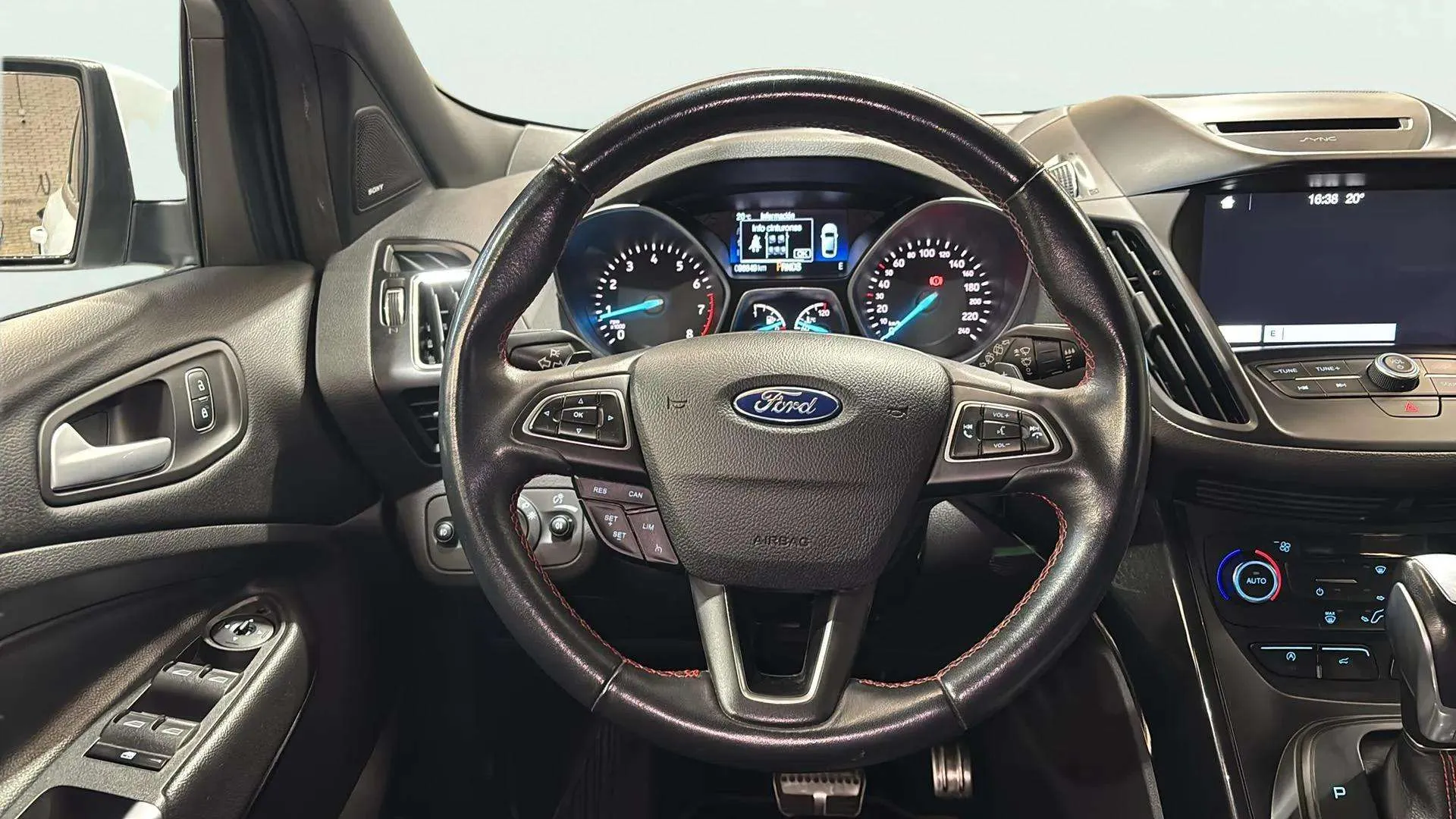 Ford Kuga 1.5 EcoBoost 4x4 ST-Line - foto 11
